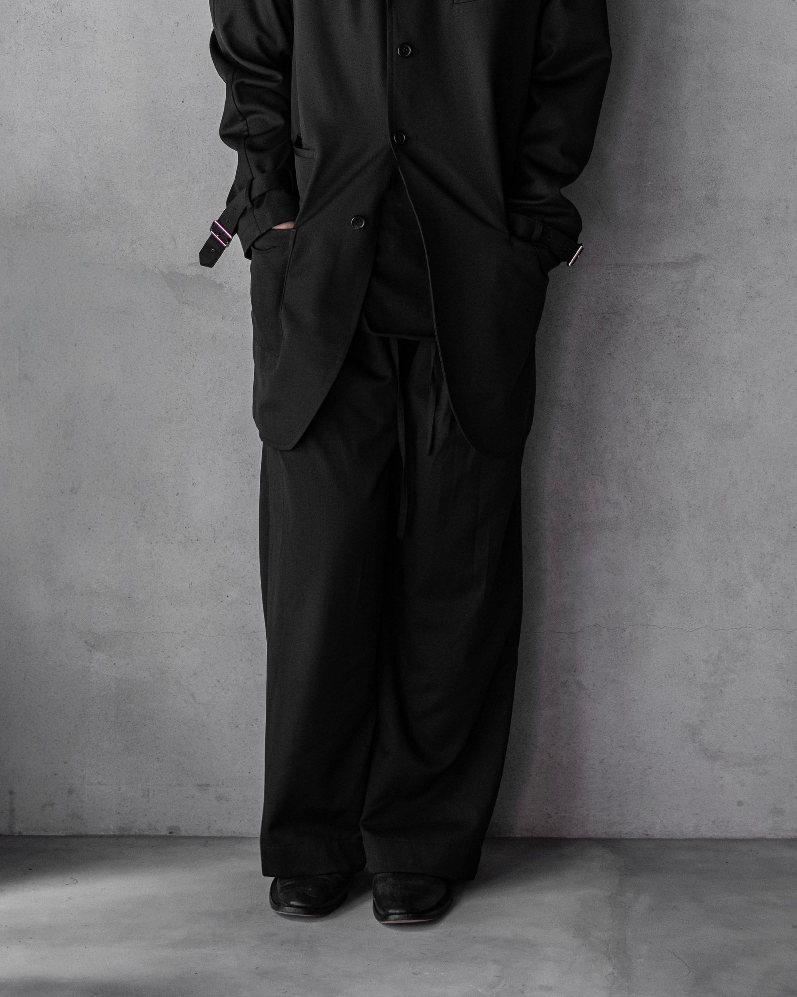 3-Tuck Wide Slacks / Black