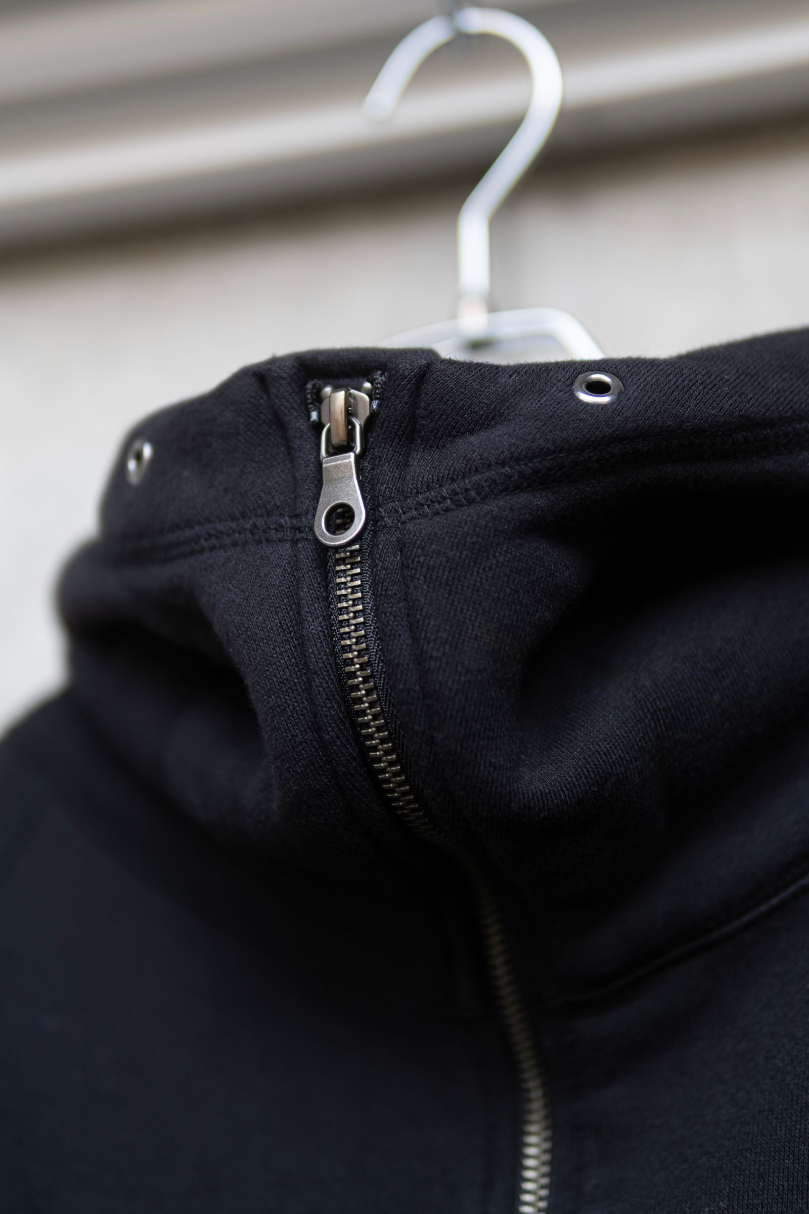 CROPPED BRUSHED HOODIE / BLACK
