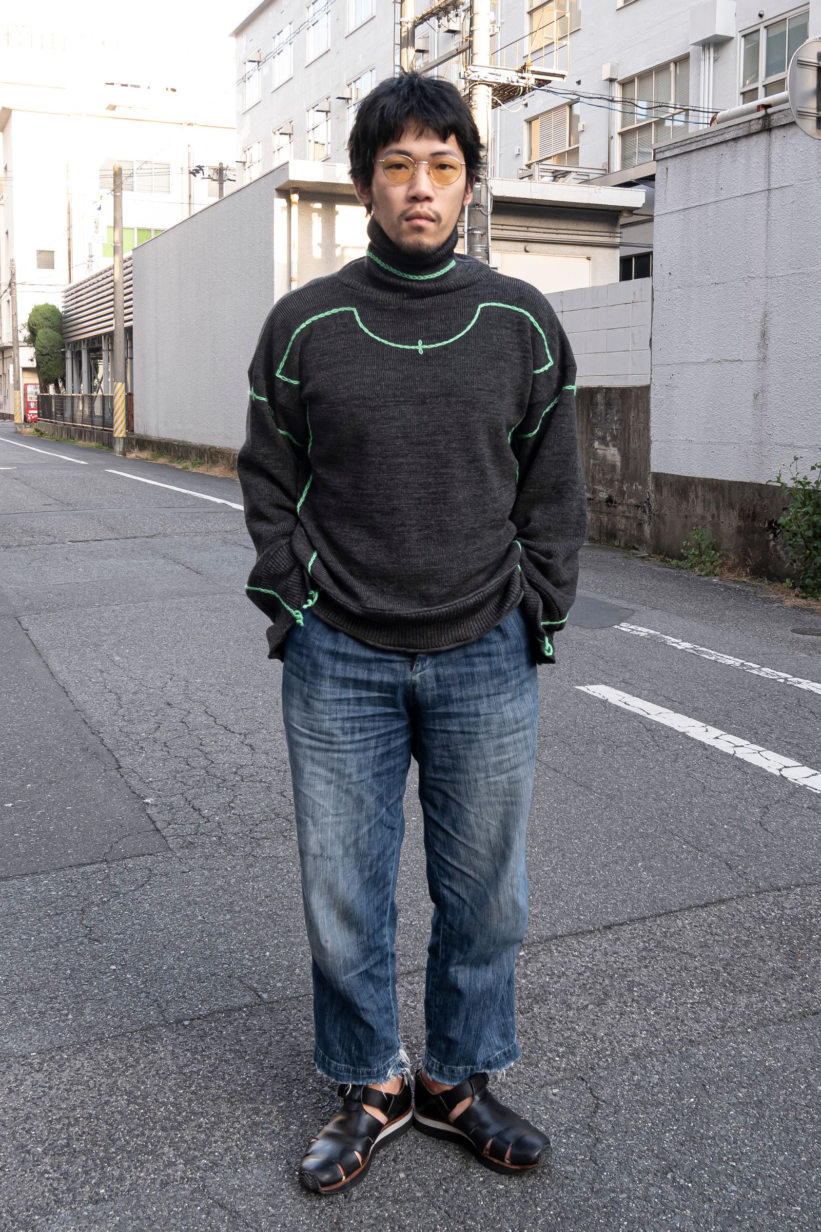 previous sweater / charcoal×green stitch