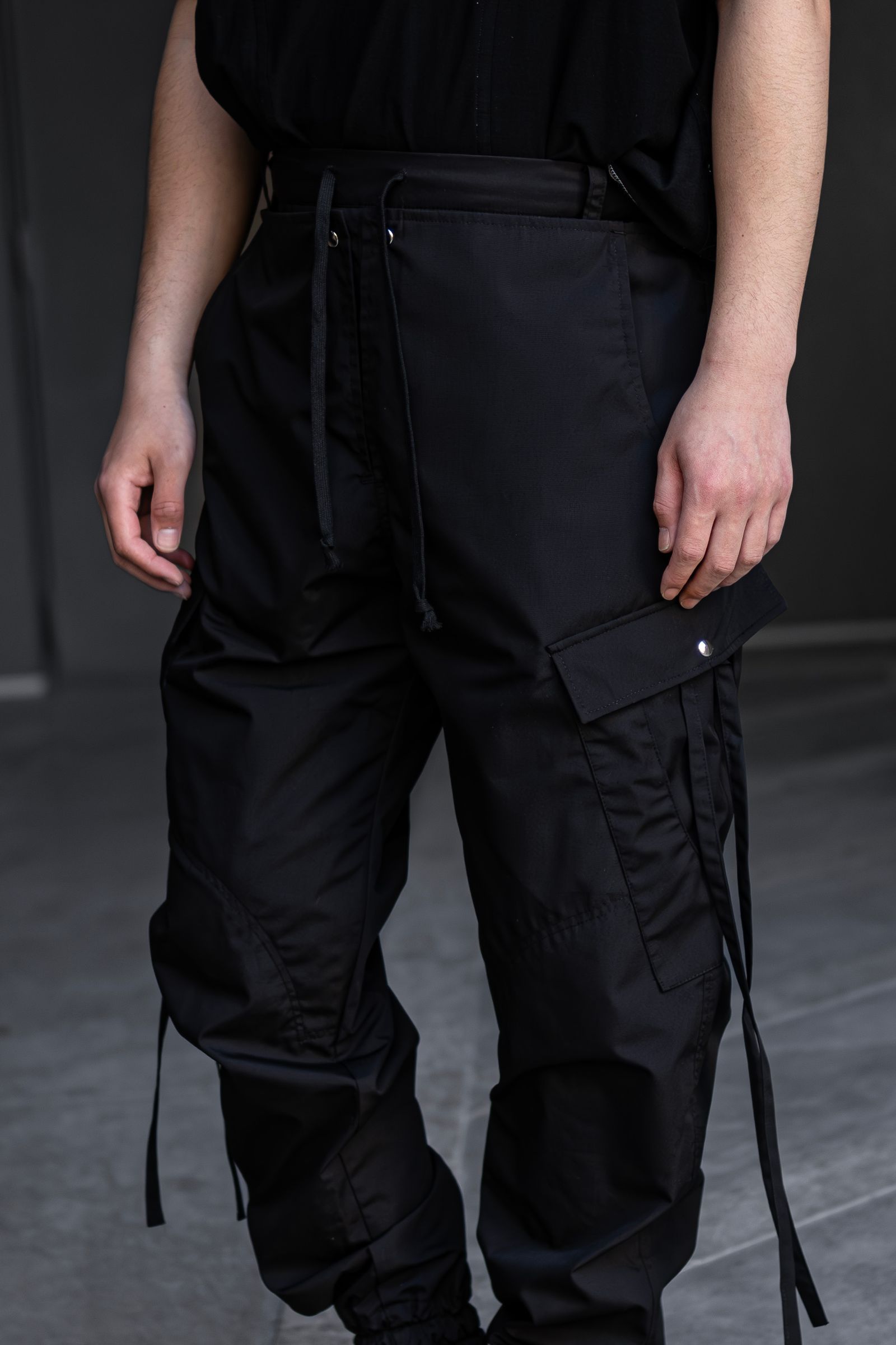 tech cargo pants / black