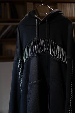 Chain tape hoodie / blk