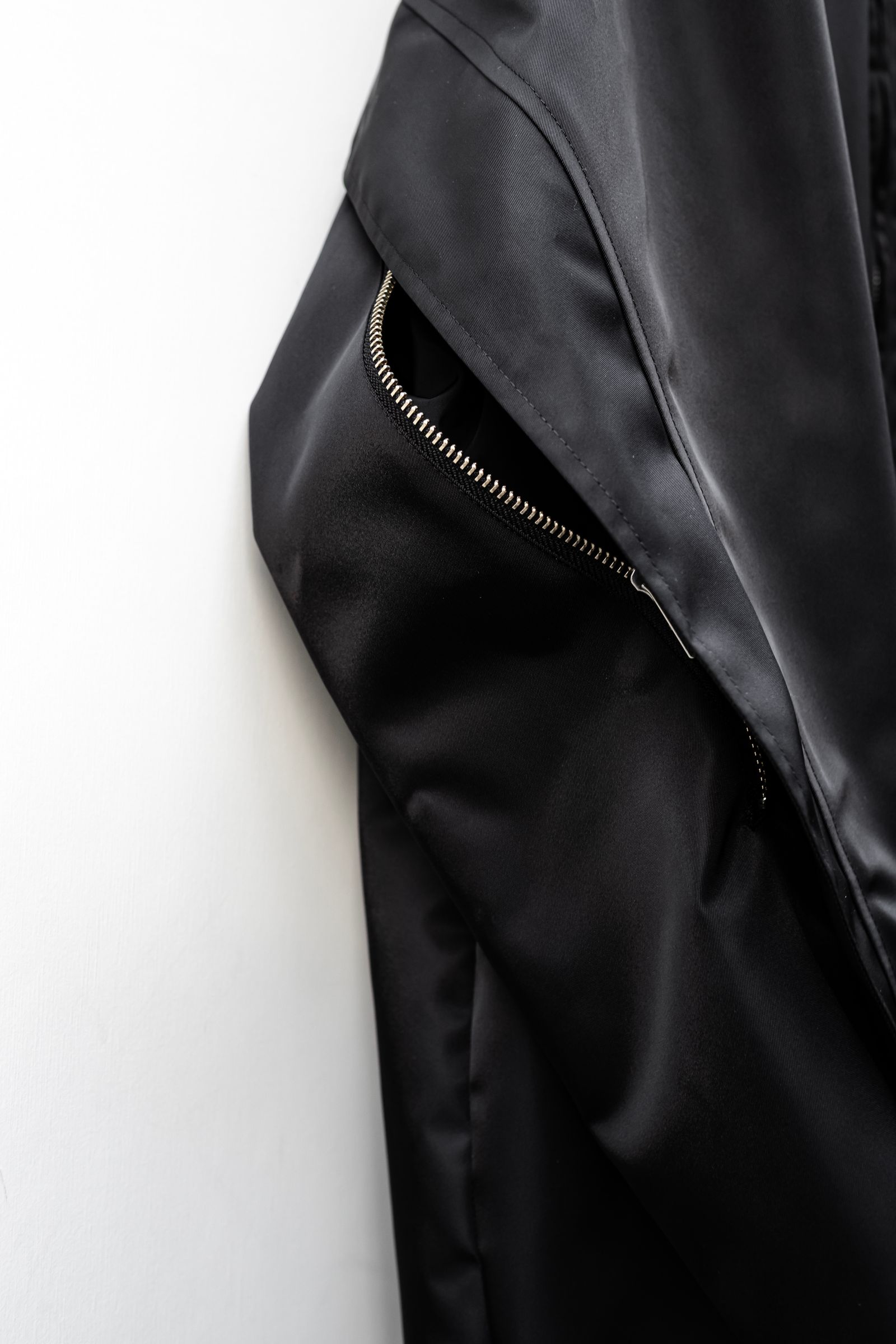 【LIMITED EDITION】fish tale windbreaker