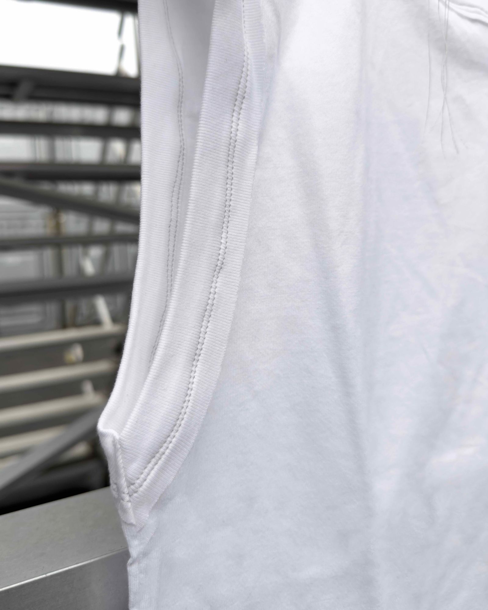 “TUGIHAGI” Neck Sleeveless / White