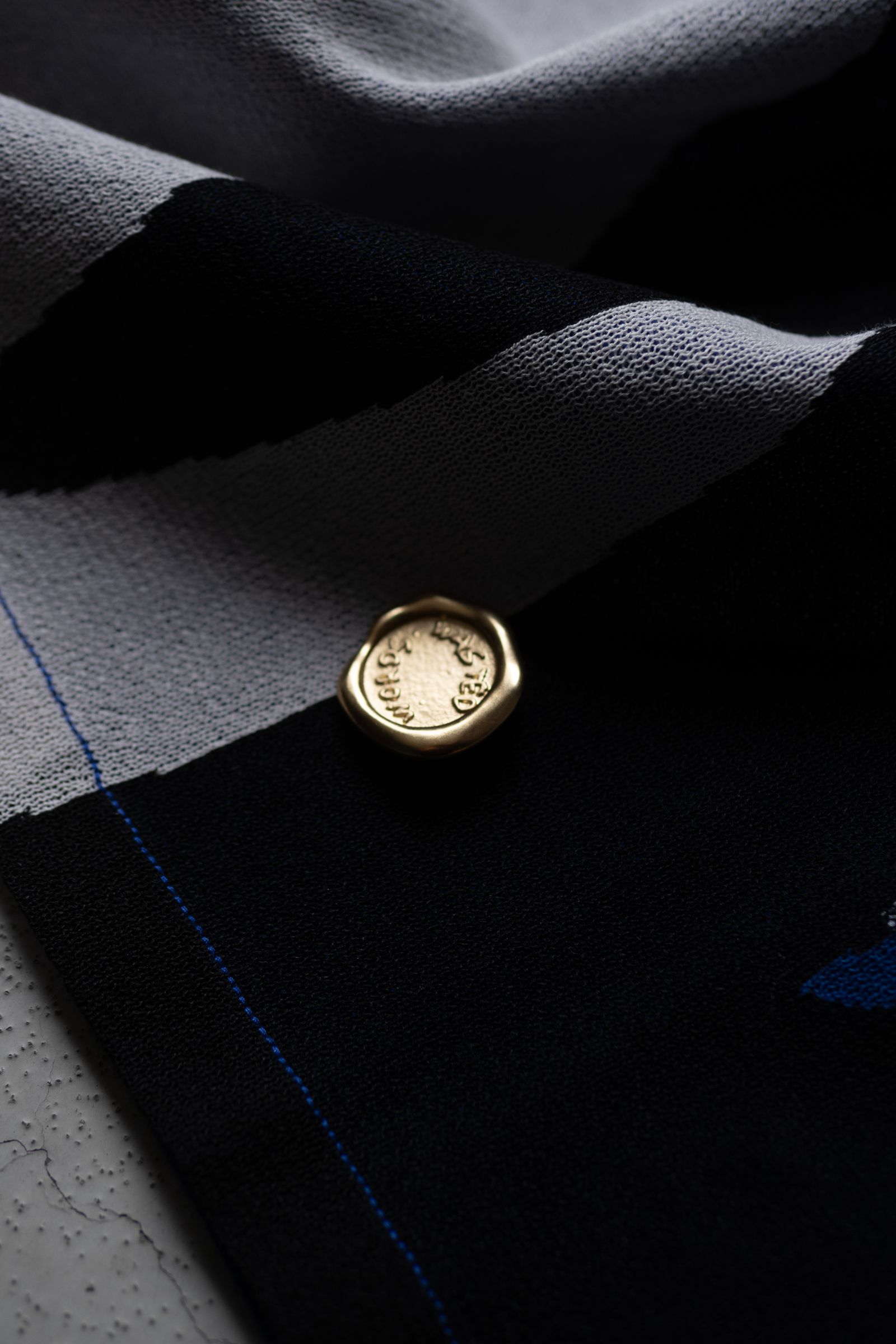AN INITIAL JUMPER / BREATHTAKING BLUE