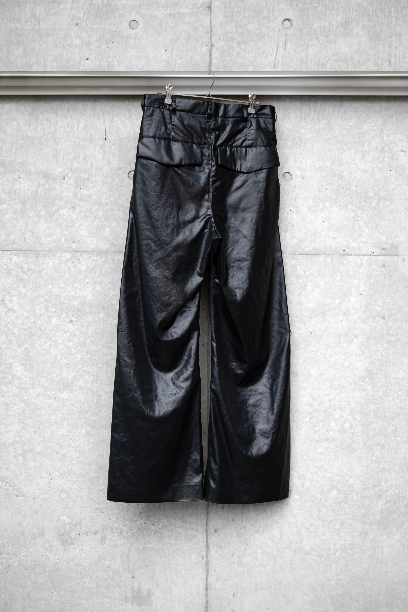 "FAKE-FAKE LEATHER" Baggy trousers / BLACK