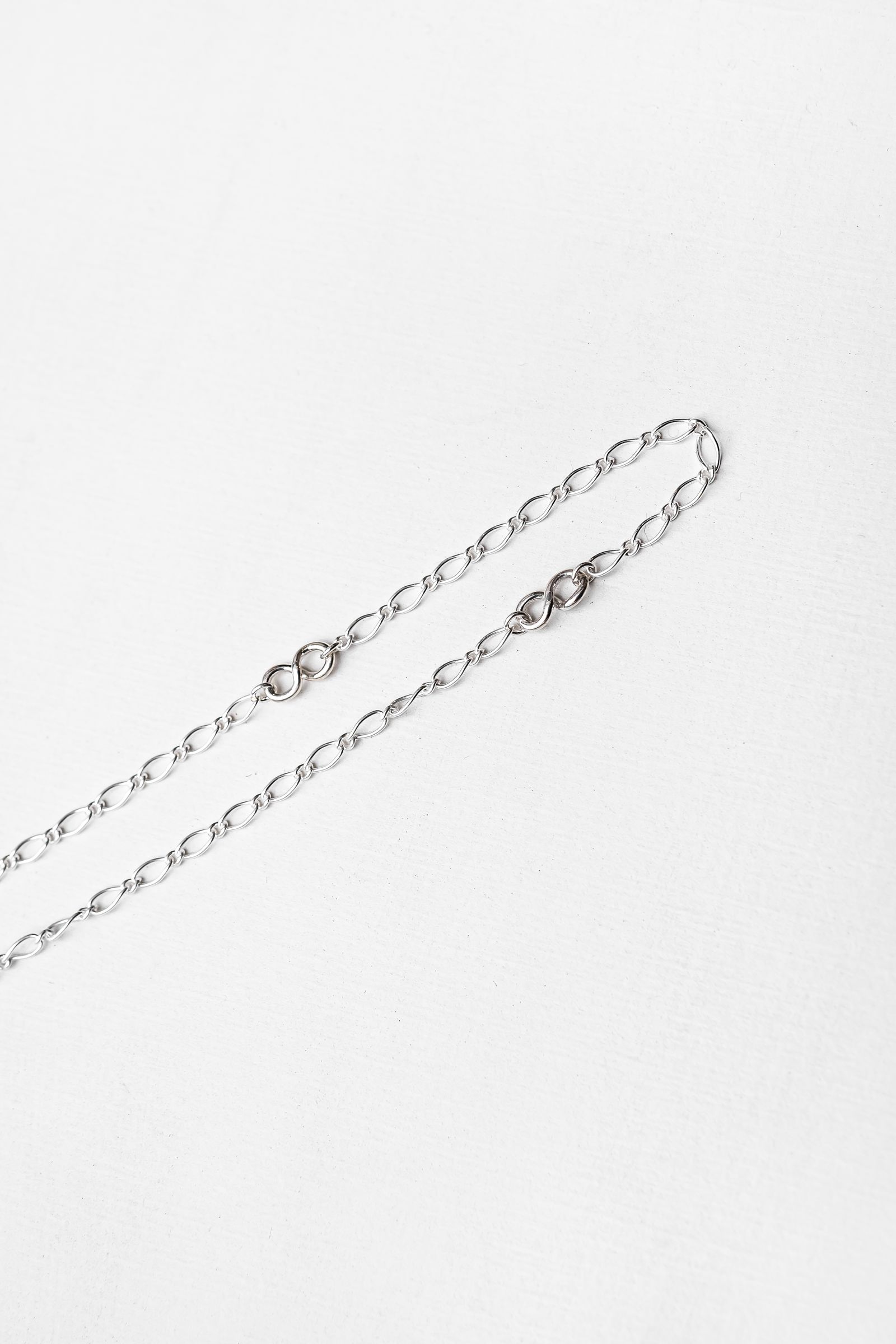 Silver Cross-Over Necklace / Silver