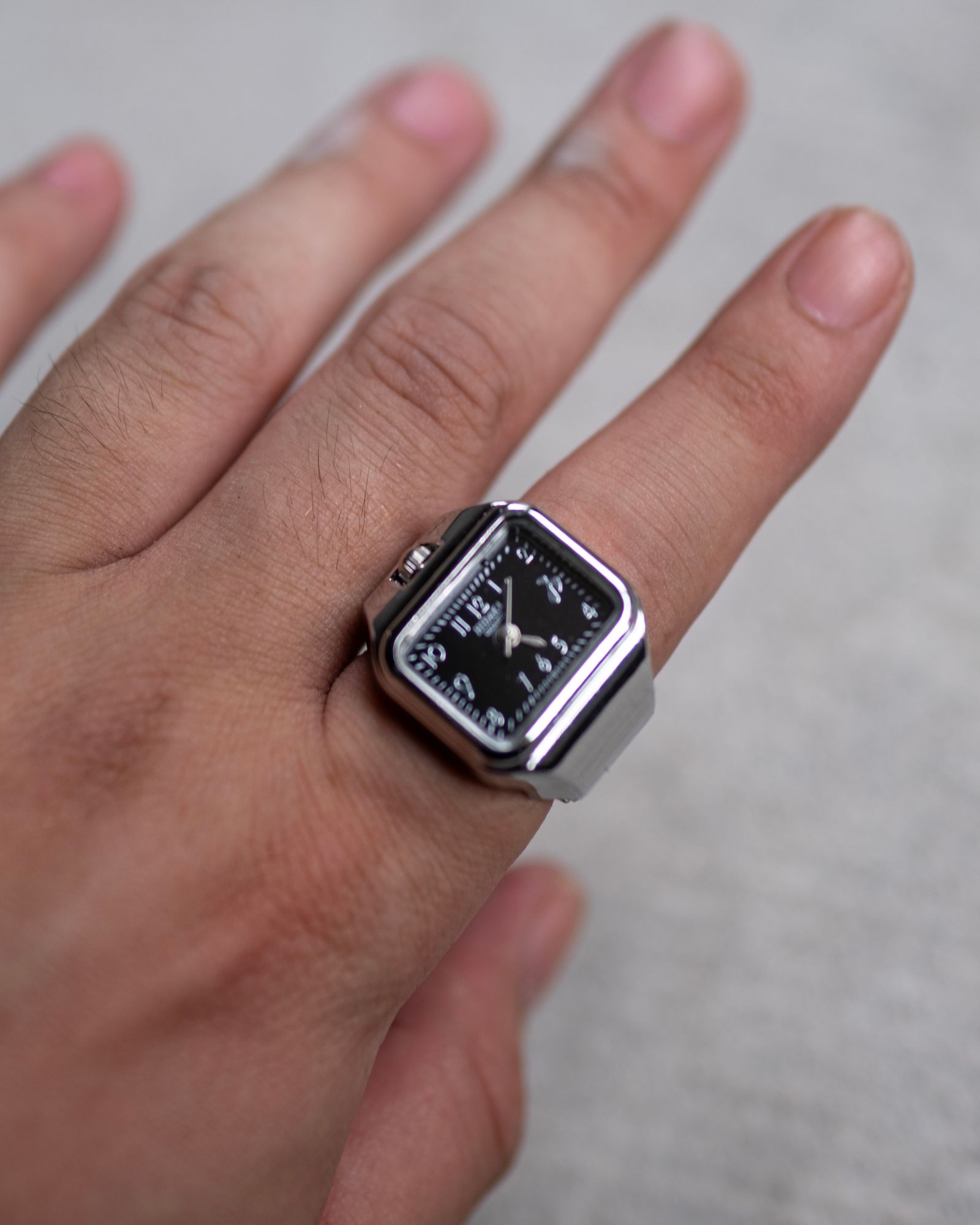 E/W Ring Watch / Silver/Black