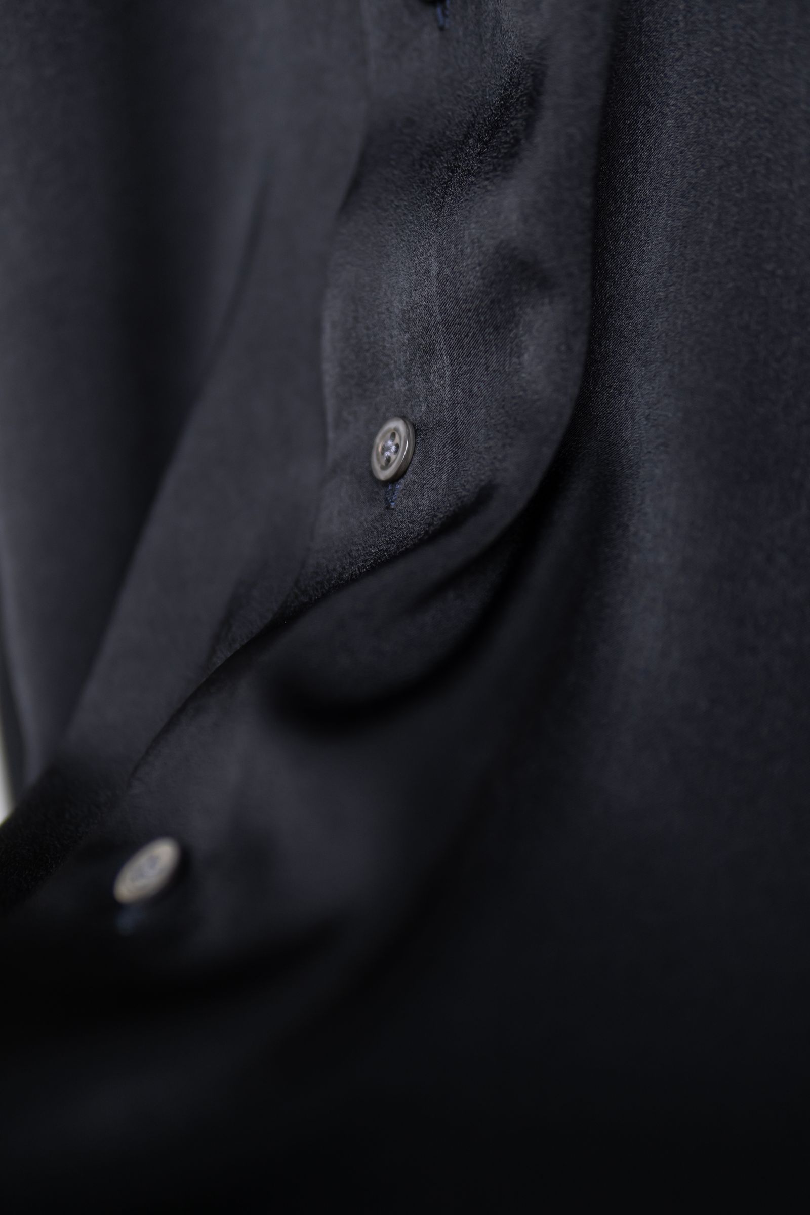 HUSH GATHER L/S SHIRT / BLACK