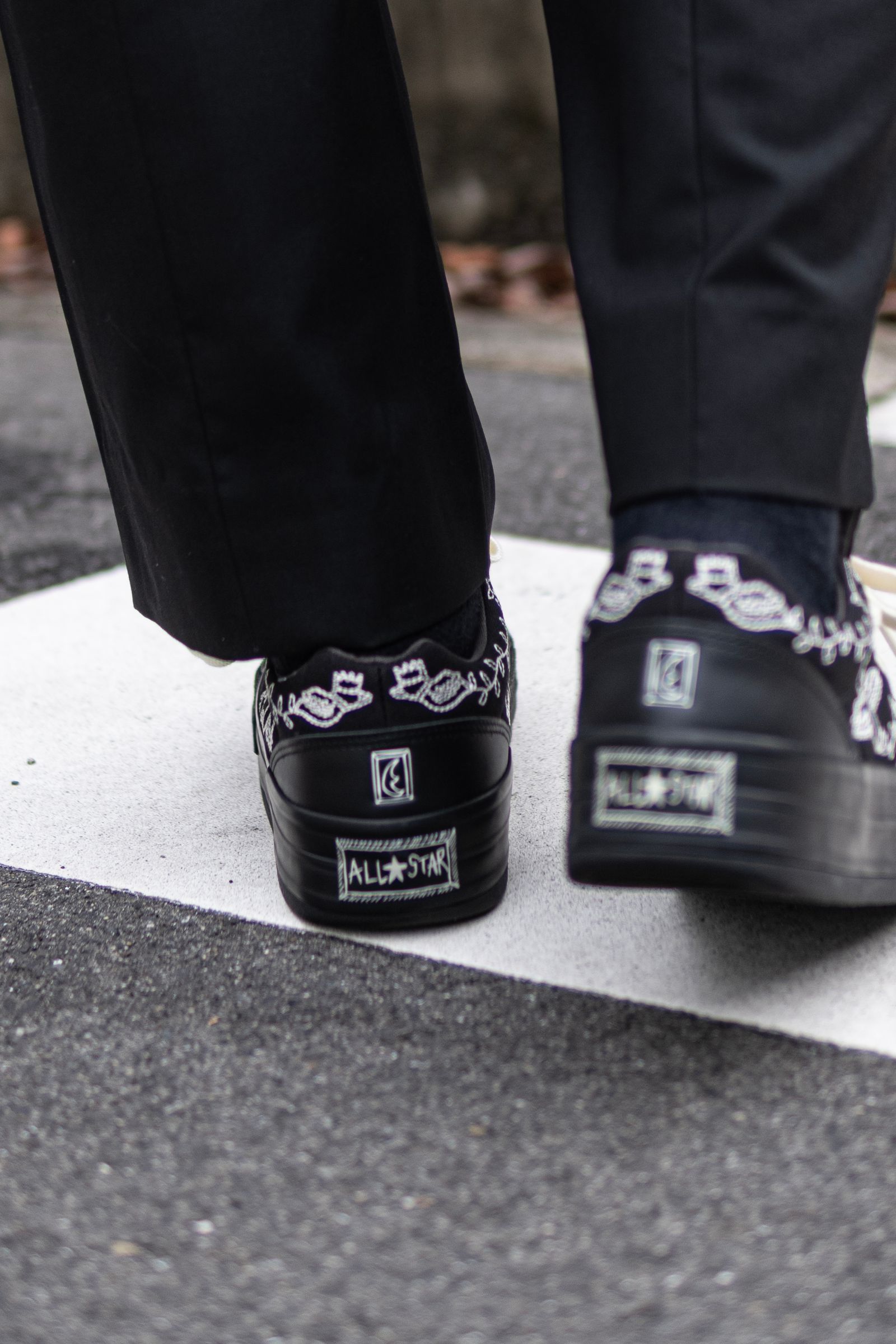 SHINYAKOZUKA - PICTURESQUE ANTIQUE SNEAKER WITH CONVERSE / BLACK