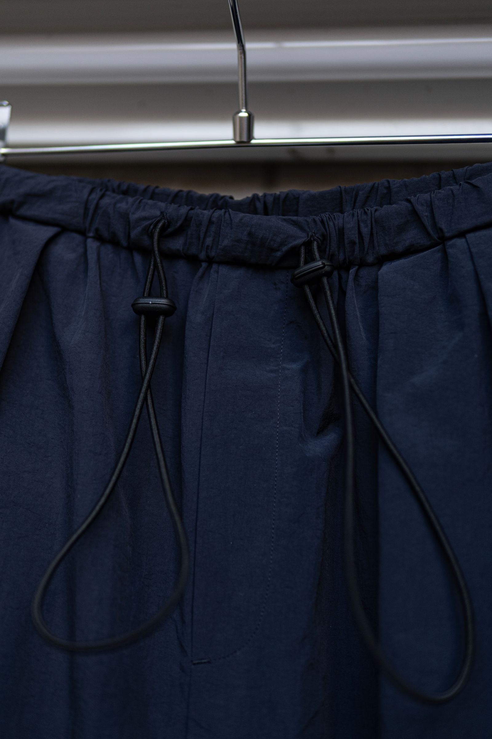 NYLON SPINDLE PANTS / NAVY