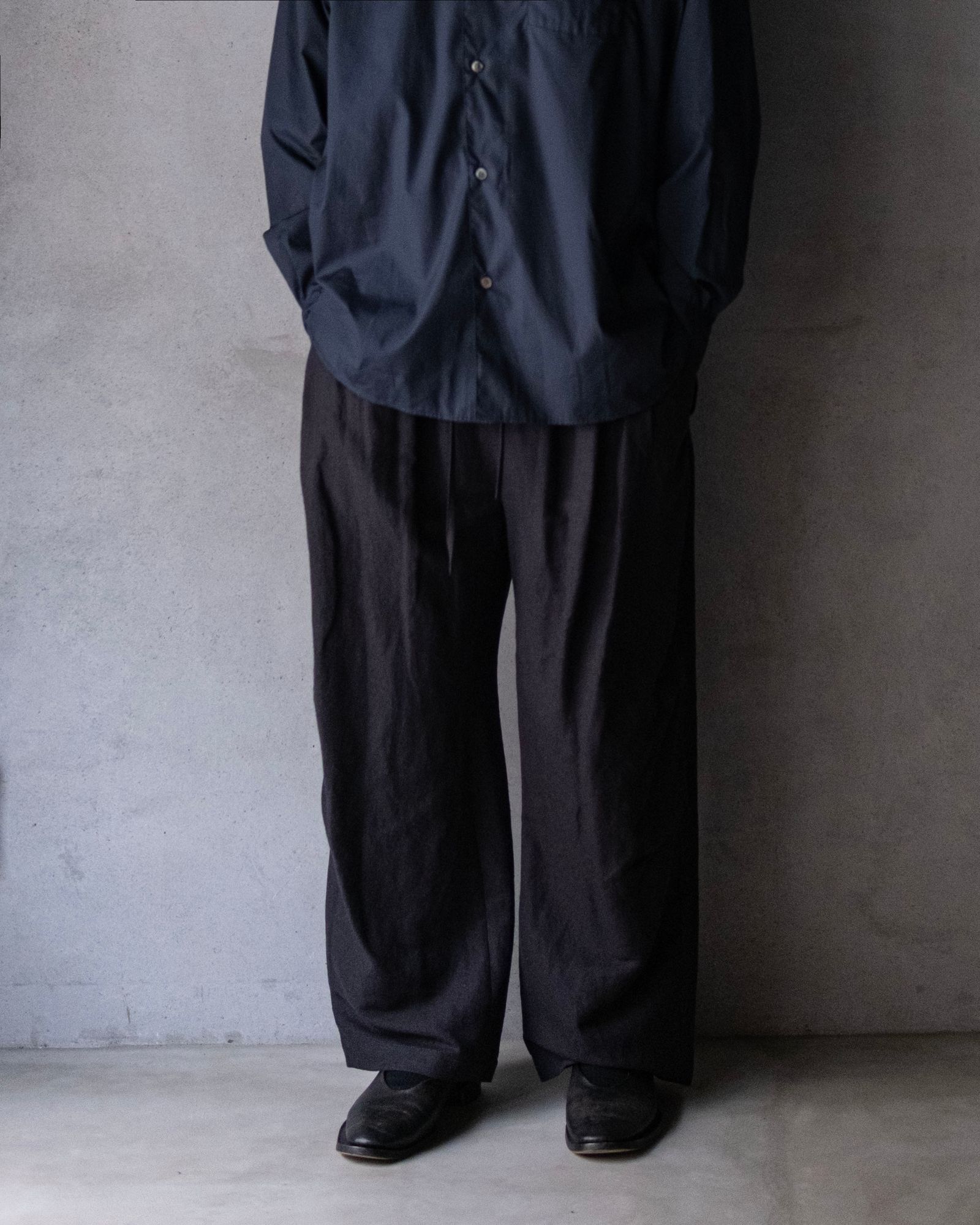 Linen Silk Wide Knee Tuck Pants / Black