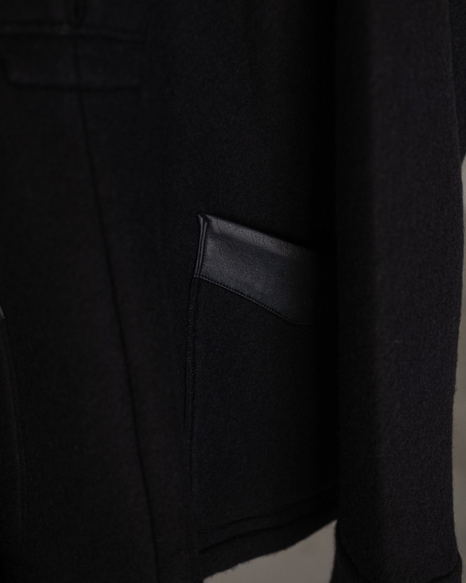 FAUX LEATHER TRIM OVERSIZED PULLOVER / BLACK