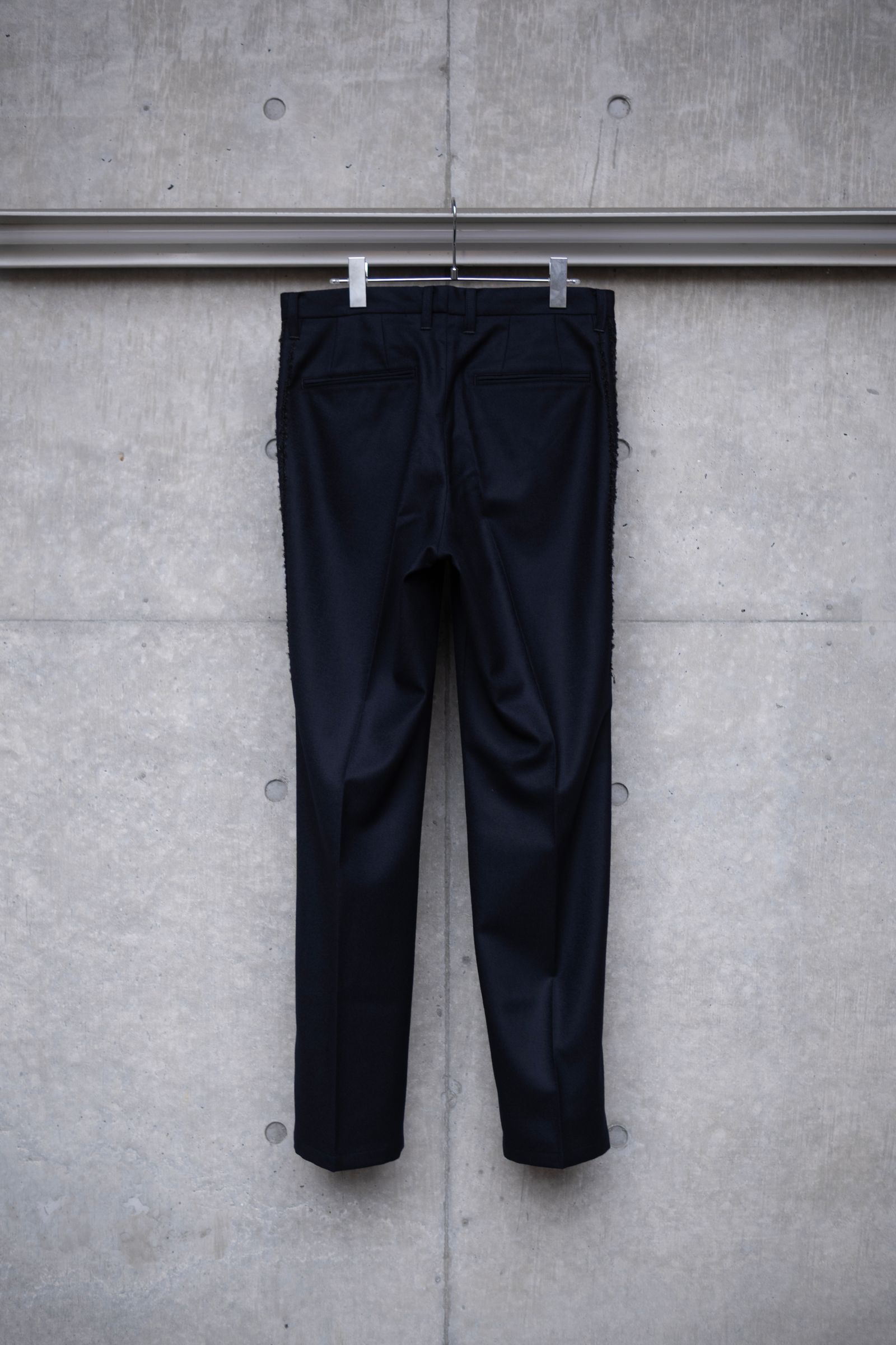 Code embroidery trousers / nvy