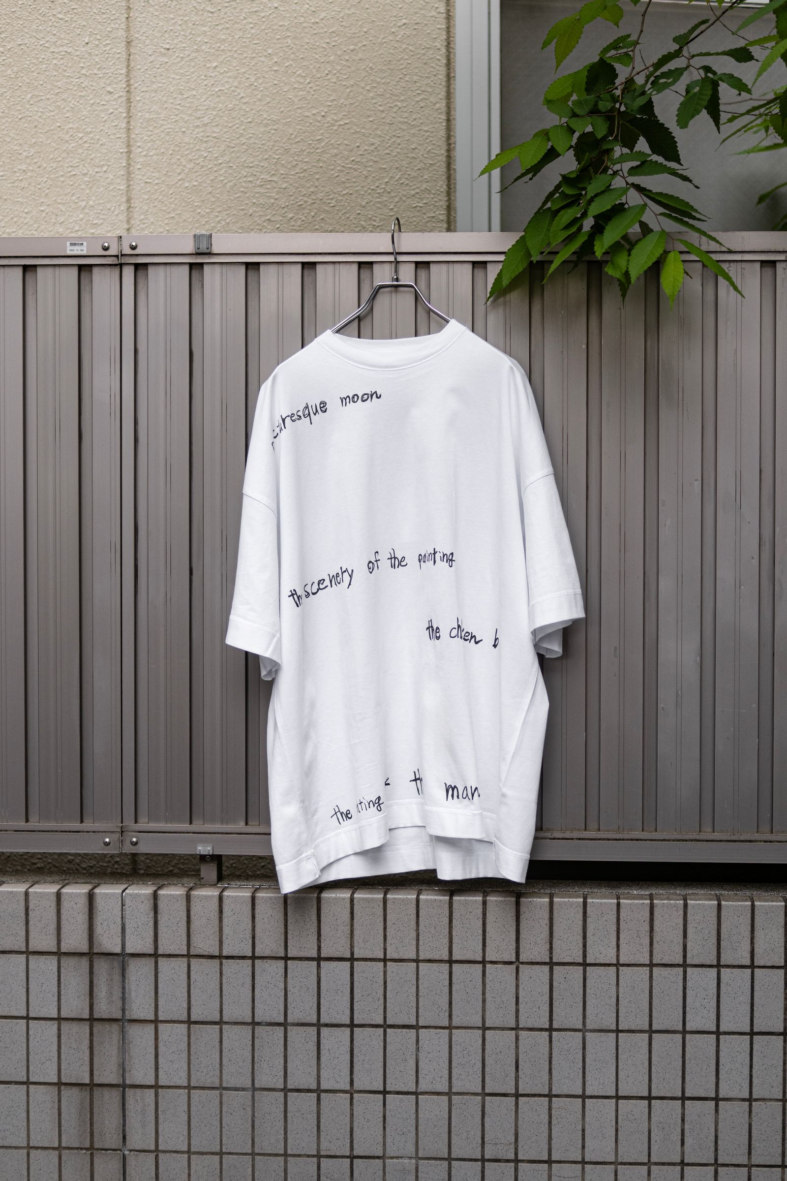 P.16:OFF TO THE PAINTING WORLD / COLOURLESS WHITE