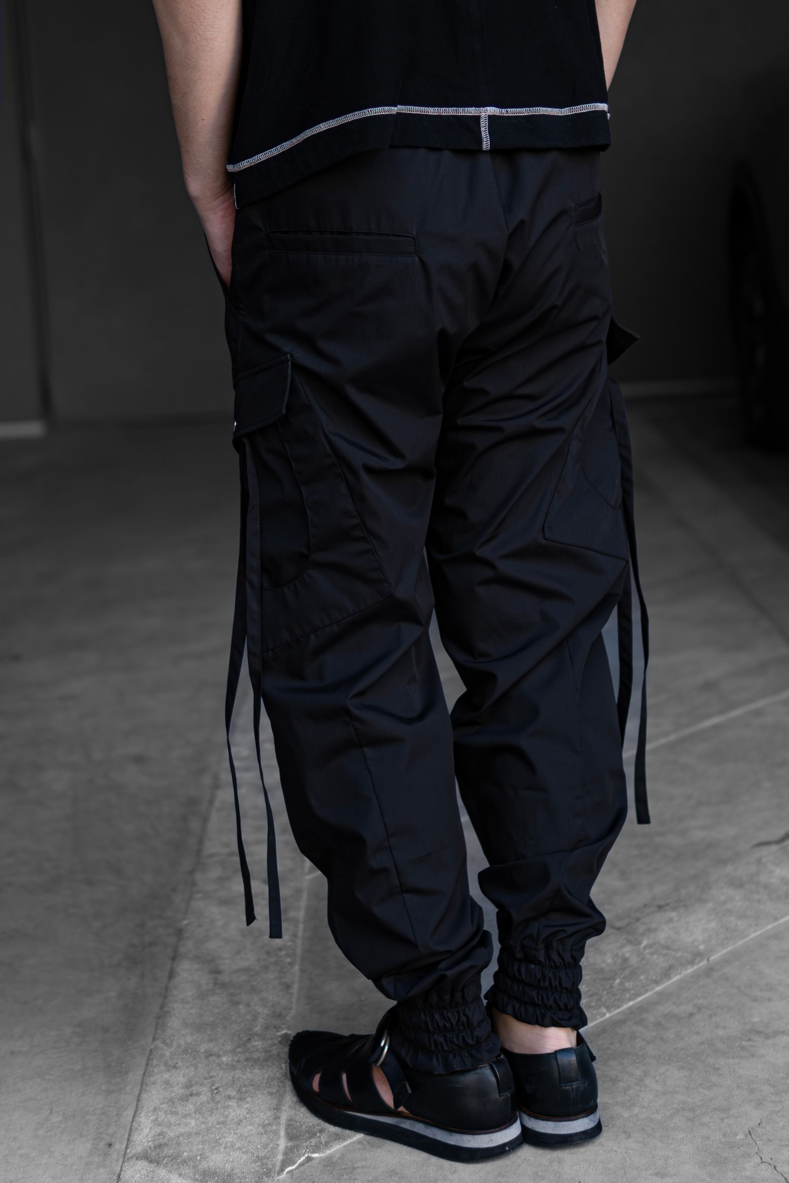 tech cargo pants / black