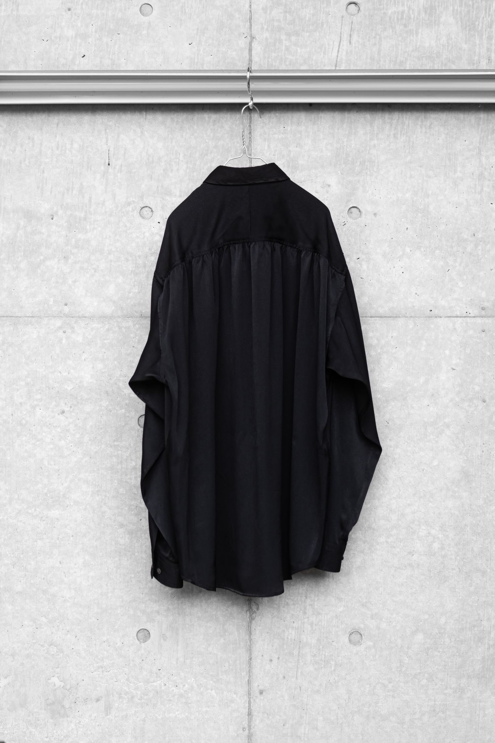 HUSH GATHER L/S SHIRT / BLACK