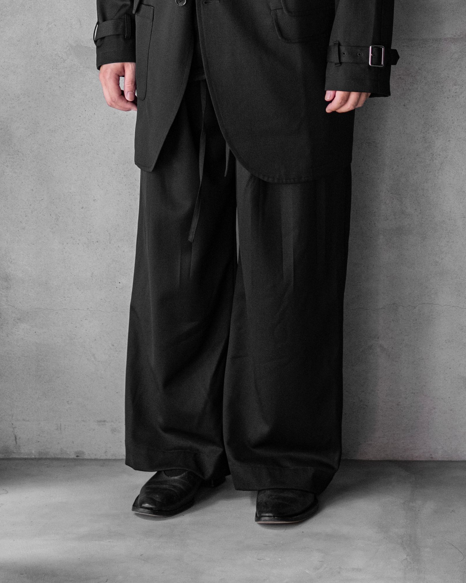 3-Tuck Wide Slacks / Black