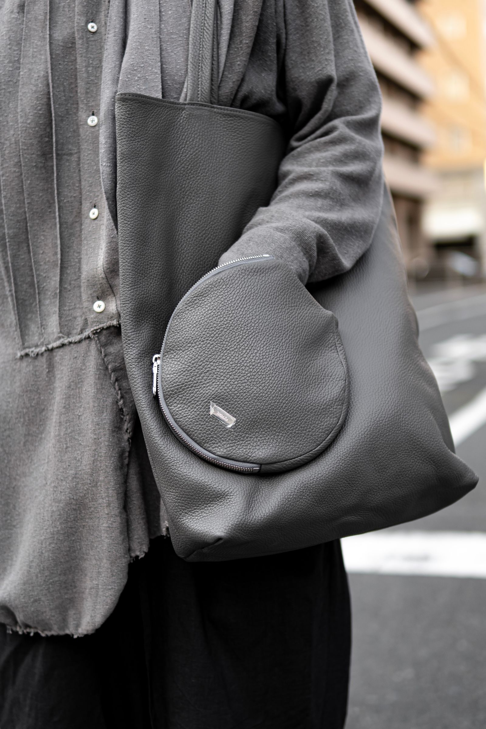 HIDAKA - PING-PONG LEATHER TOTE / GRAY | Retikle Online Store