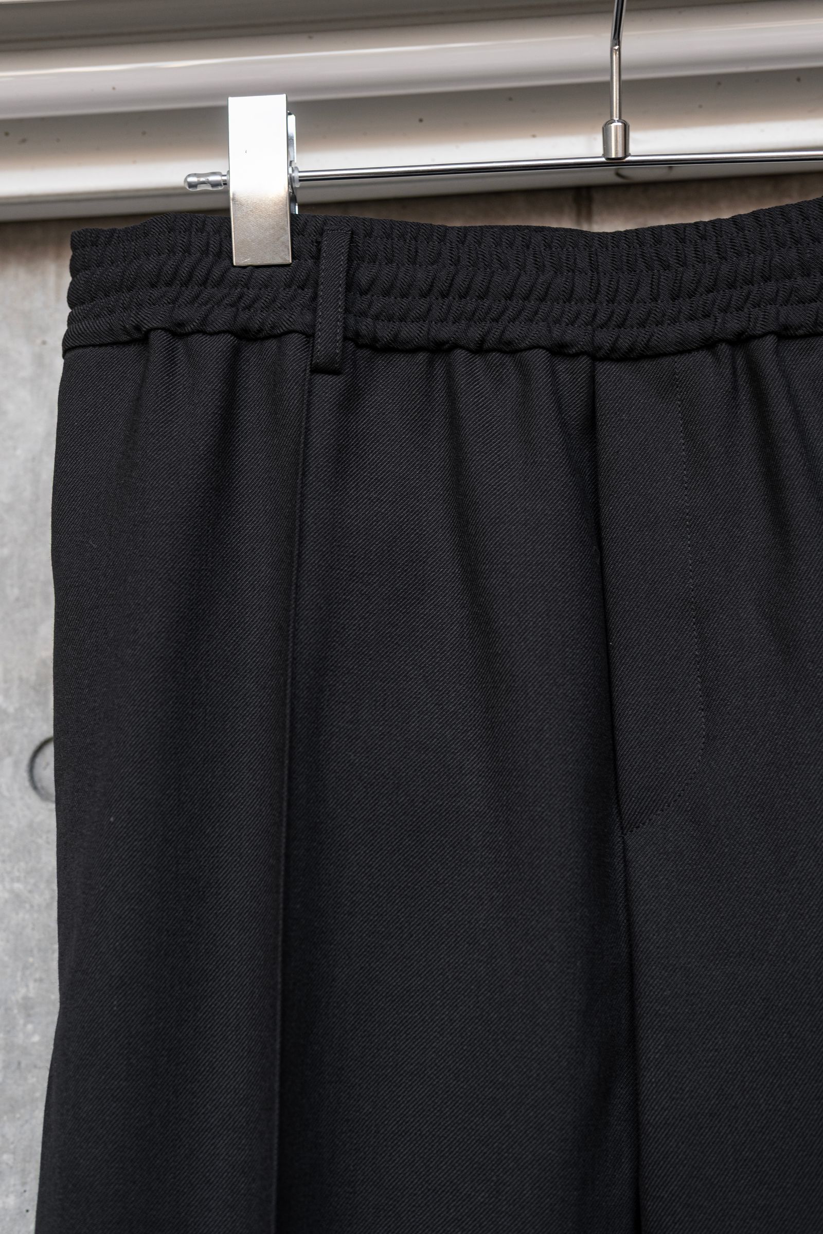"REL" WOOL POLYESTER TWILL / BLACK