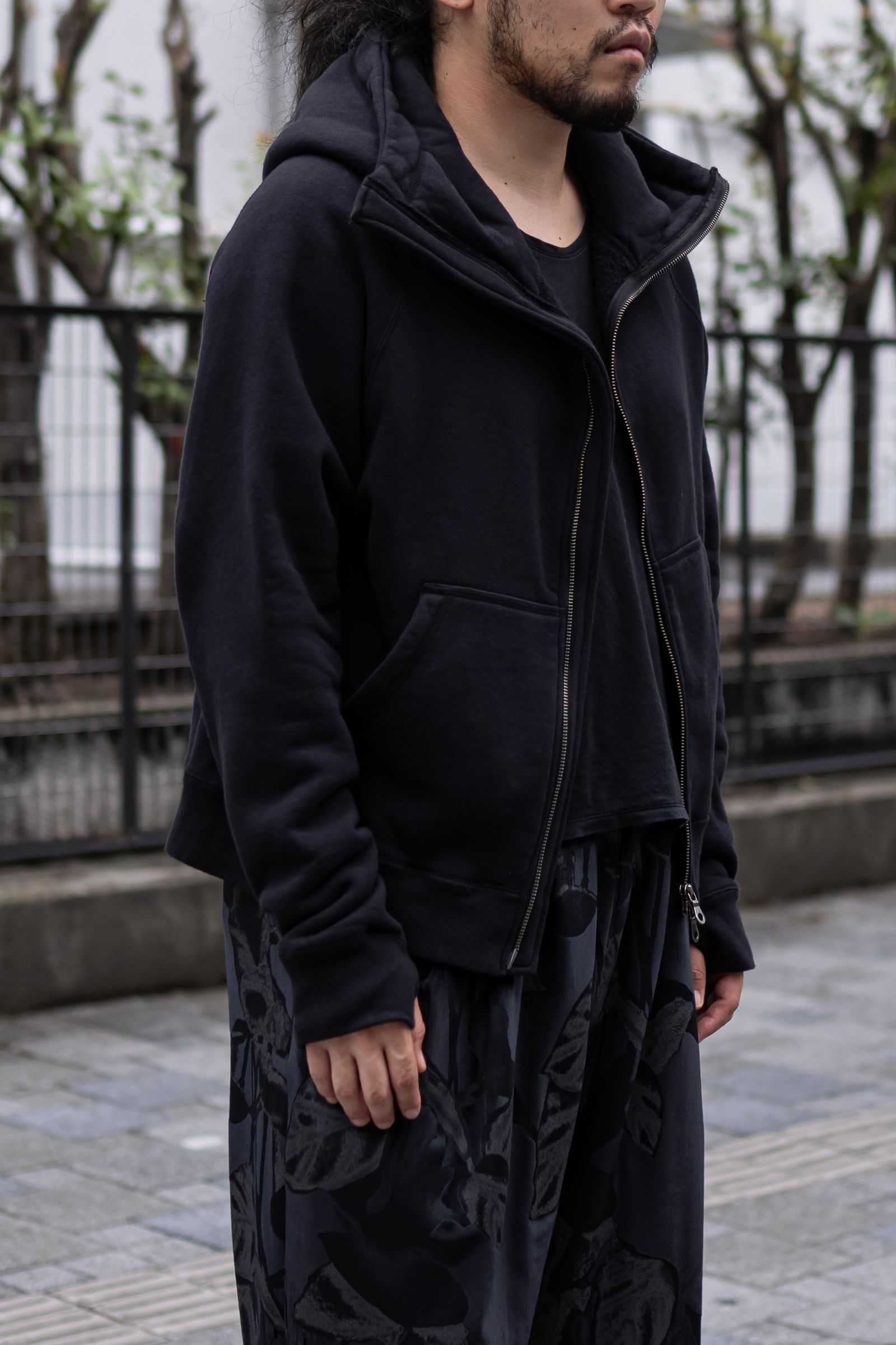CROPPED BRUSHED HOODIE / BLACK