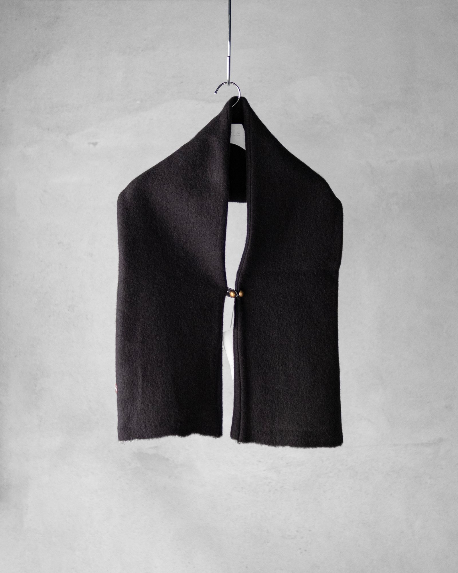 BUTTONED  TUBE MUFFLER / BLACK