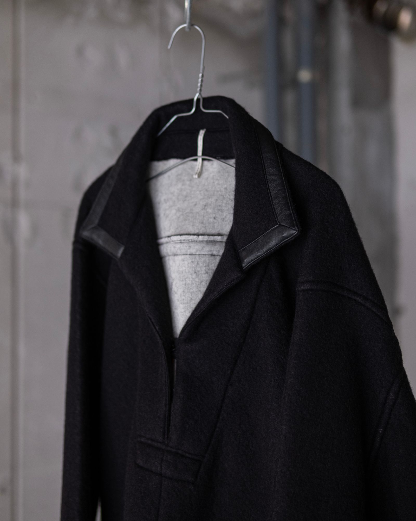 FAUX LEATHER TRIM OVERSIZED PULLOVER / BLACK