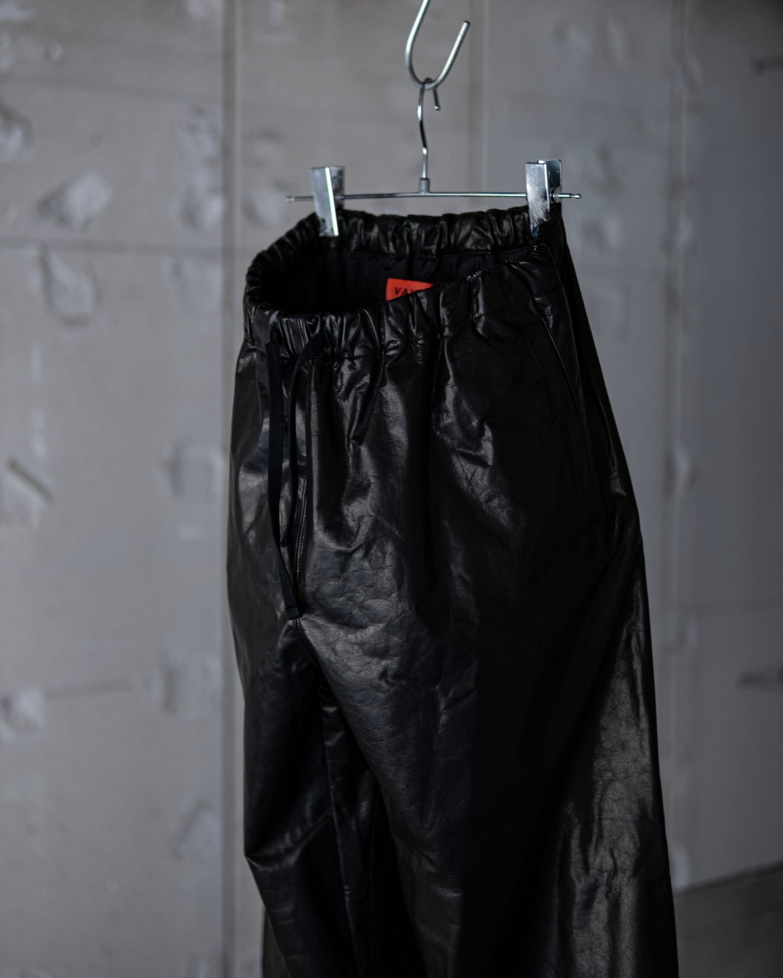 "COM" OILED LEATHER / BLACK