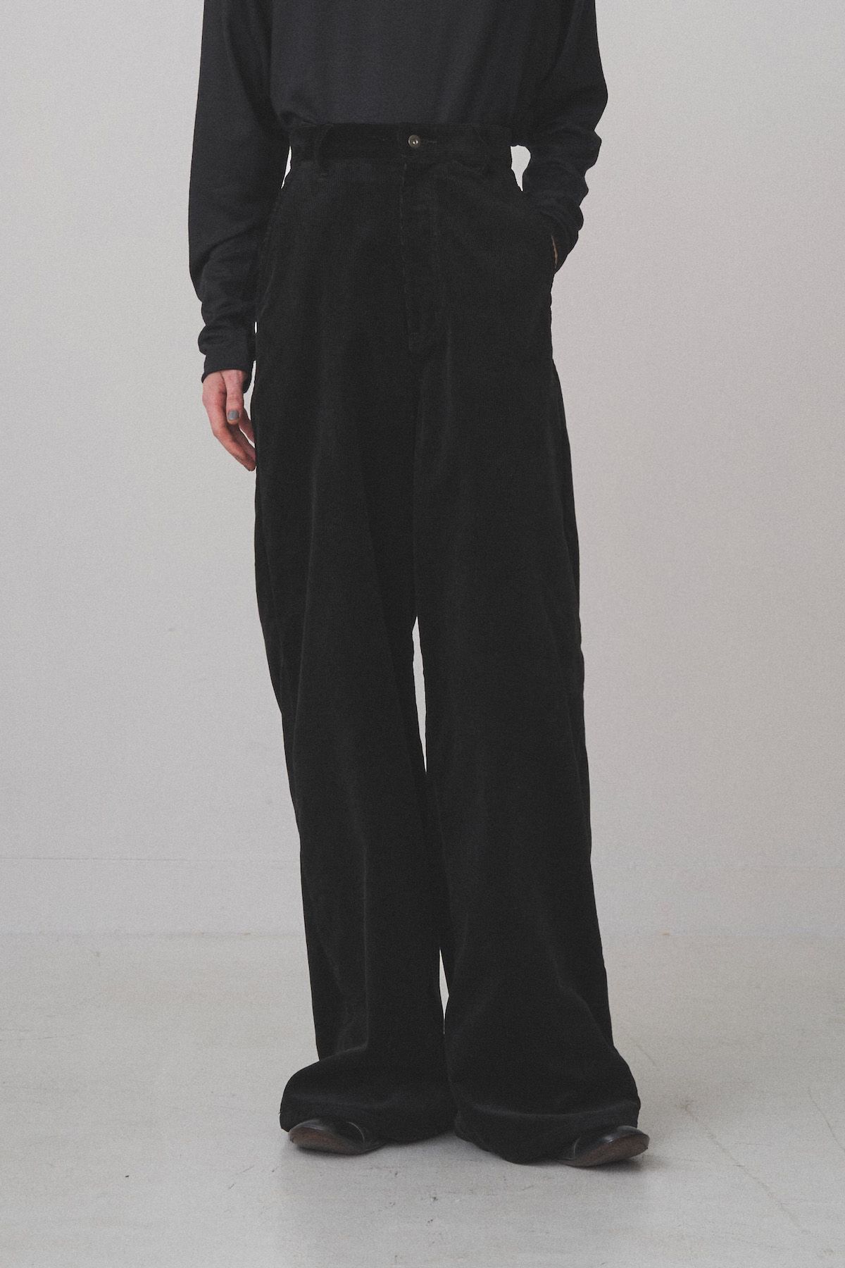 JUHA - HIGH WAIST CORDUROY PANTS / BLACK | Retikle Online Store