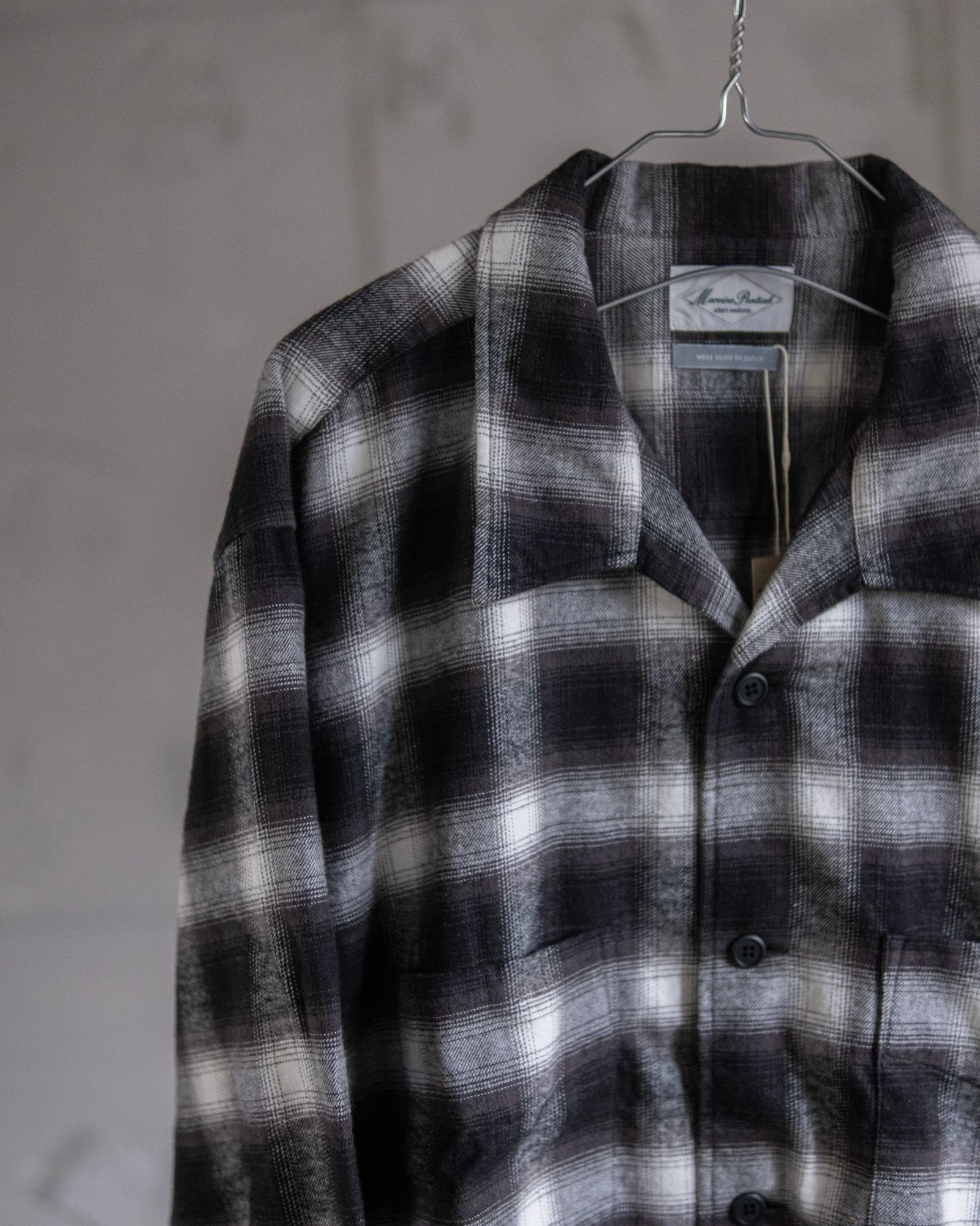Open Collar SH / Black×White Ombre