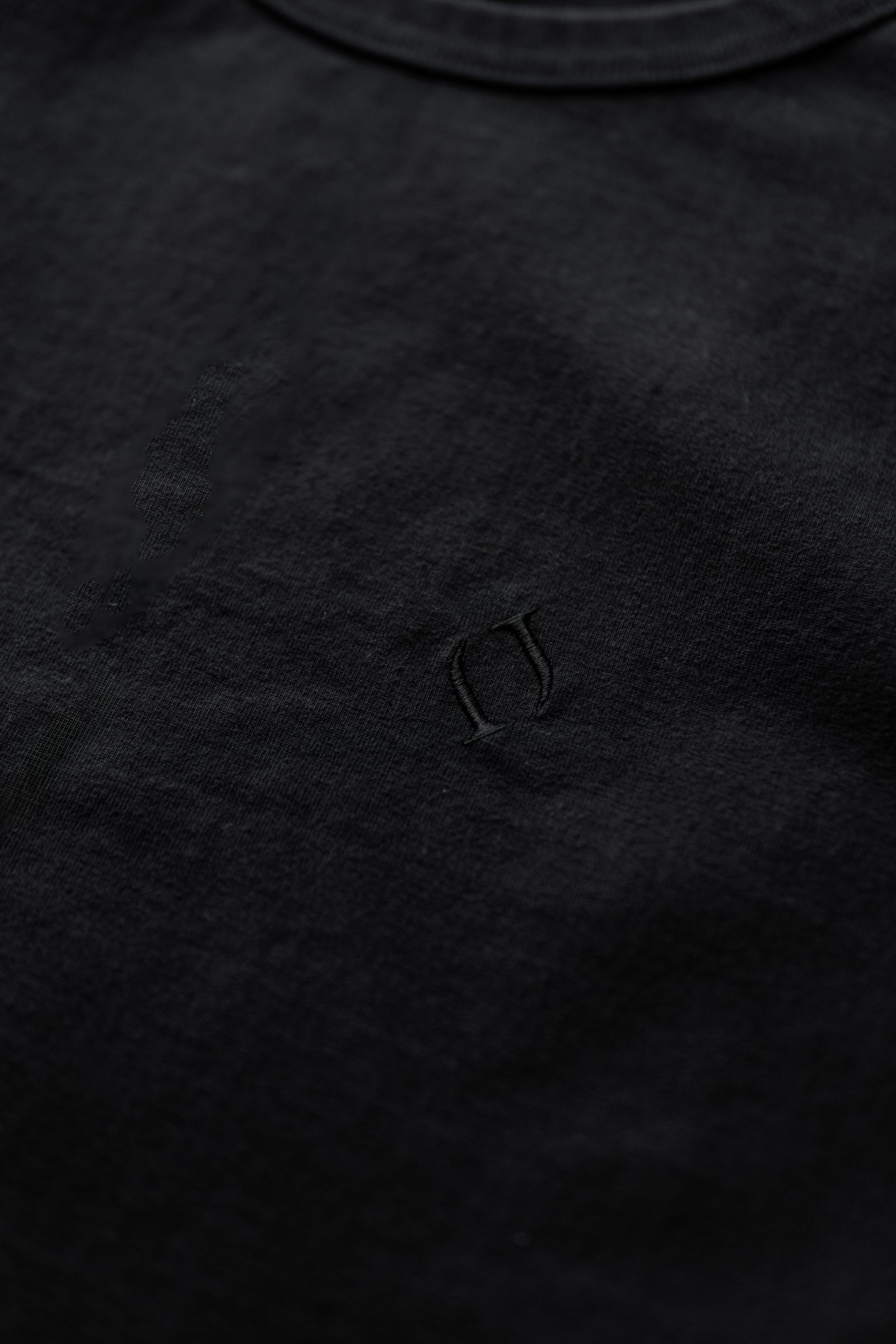 FADE WASH SIGNATURE NO SLEEVE / BLACK