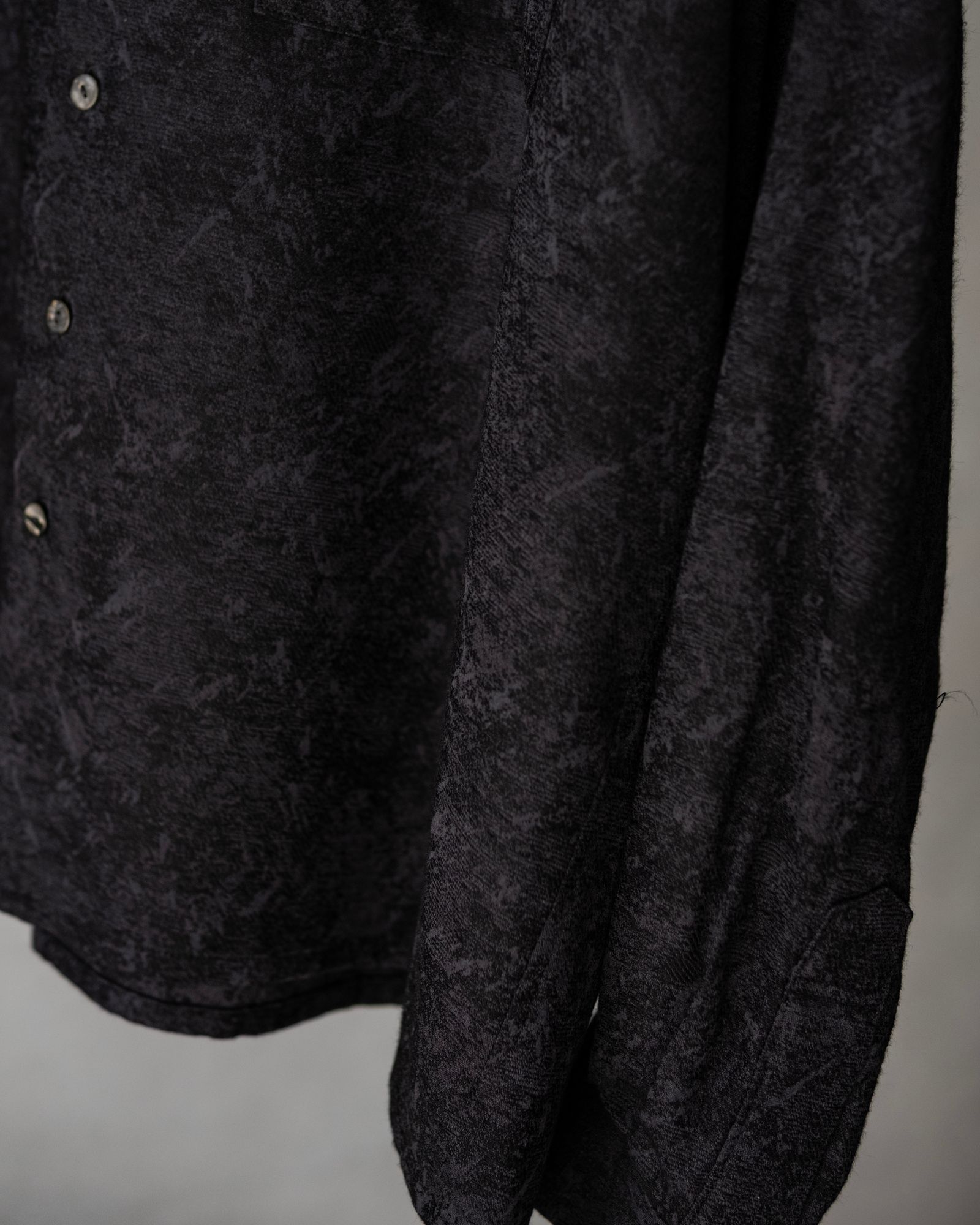 Blurred Pattern Jacquard Oversized Shirt / Black