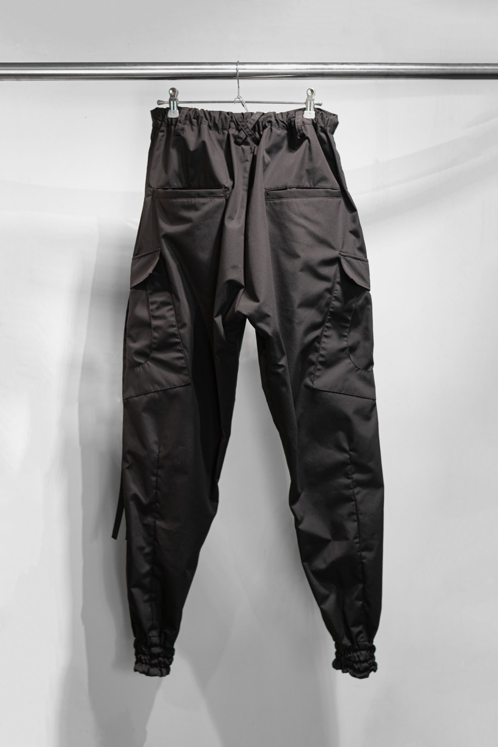 tech cargo pants / black