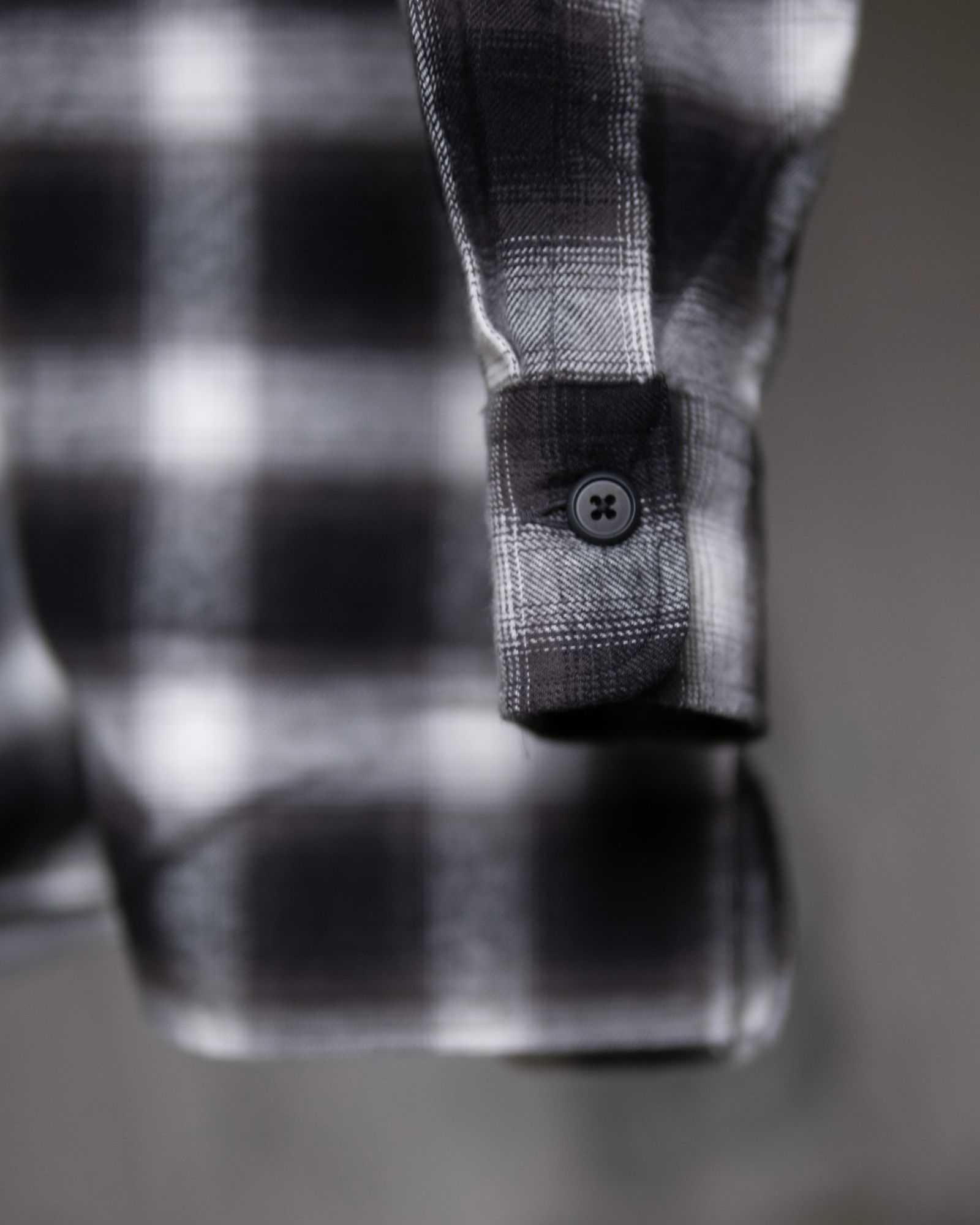 Open Collar SH / Black×White Ombre