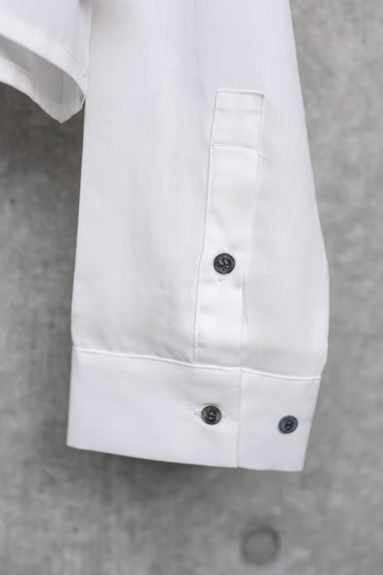 SHORT TORSO SHIRT / SNOW