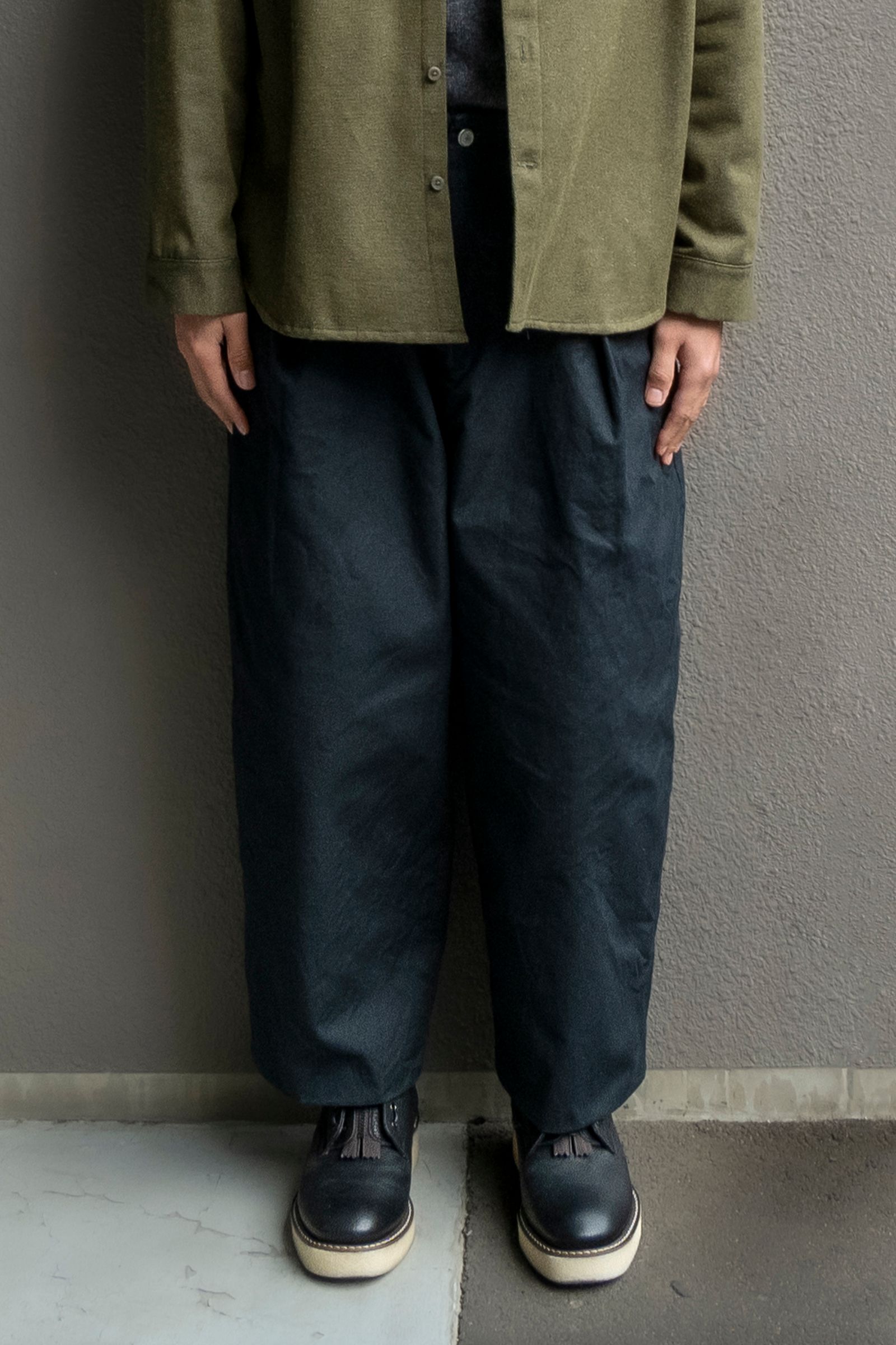 roundabout - Double Canvas Deep Tuck Pants / Dark Green | Retikle