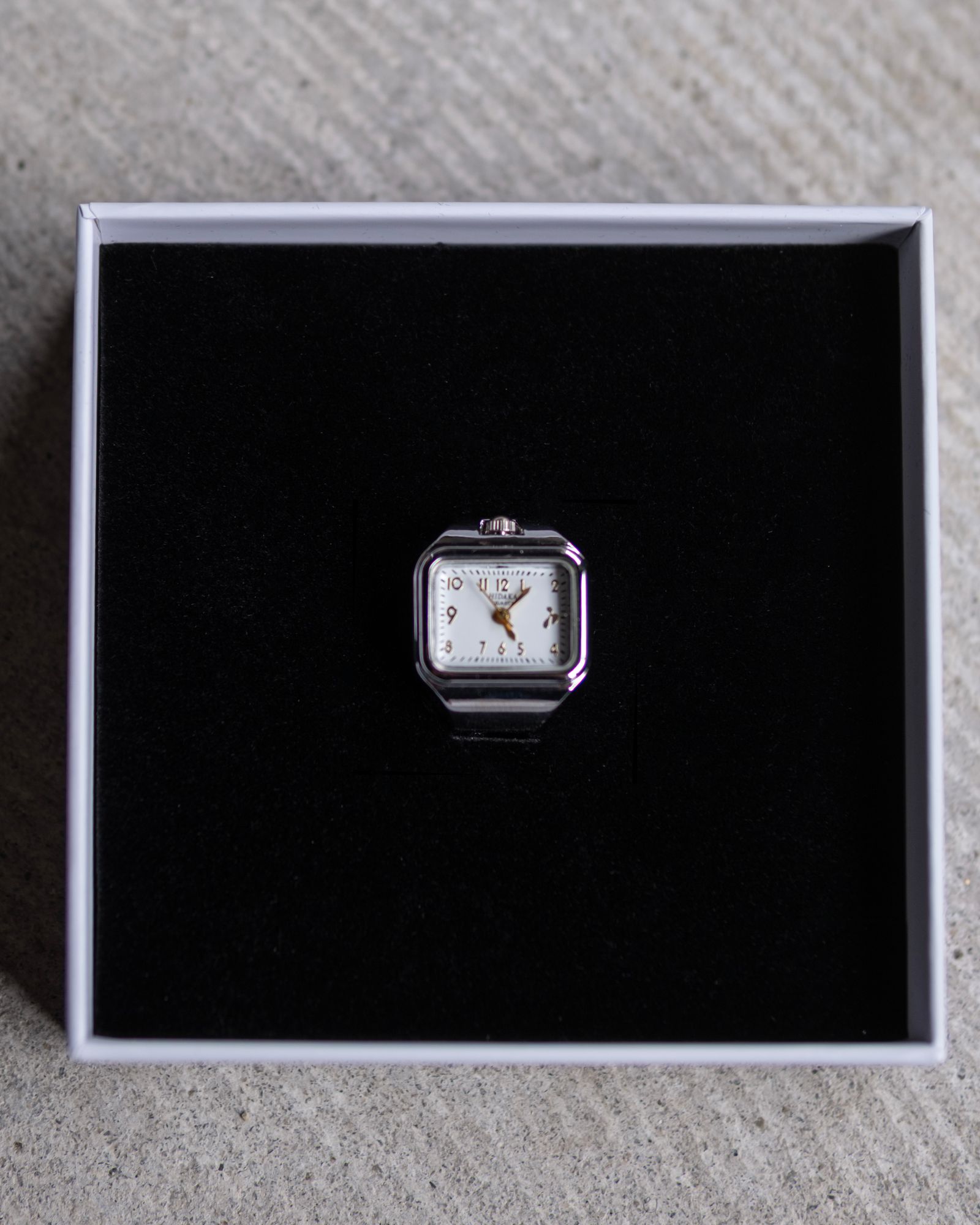 E/W Ring Watch / Silver/White