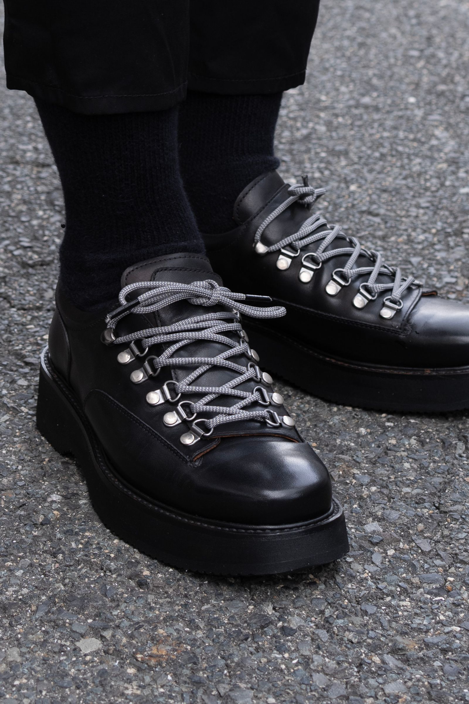 Shoe cut mountain / Black