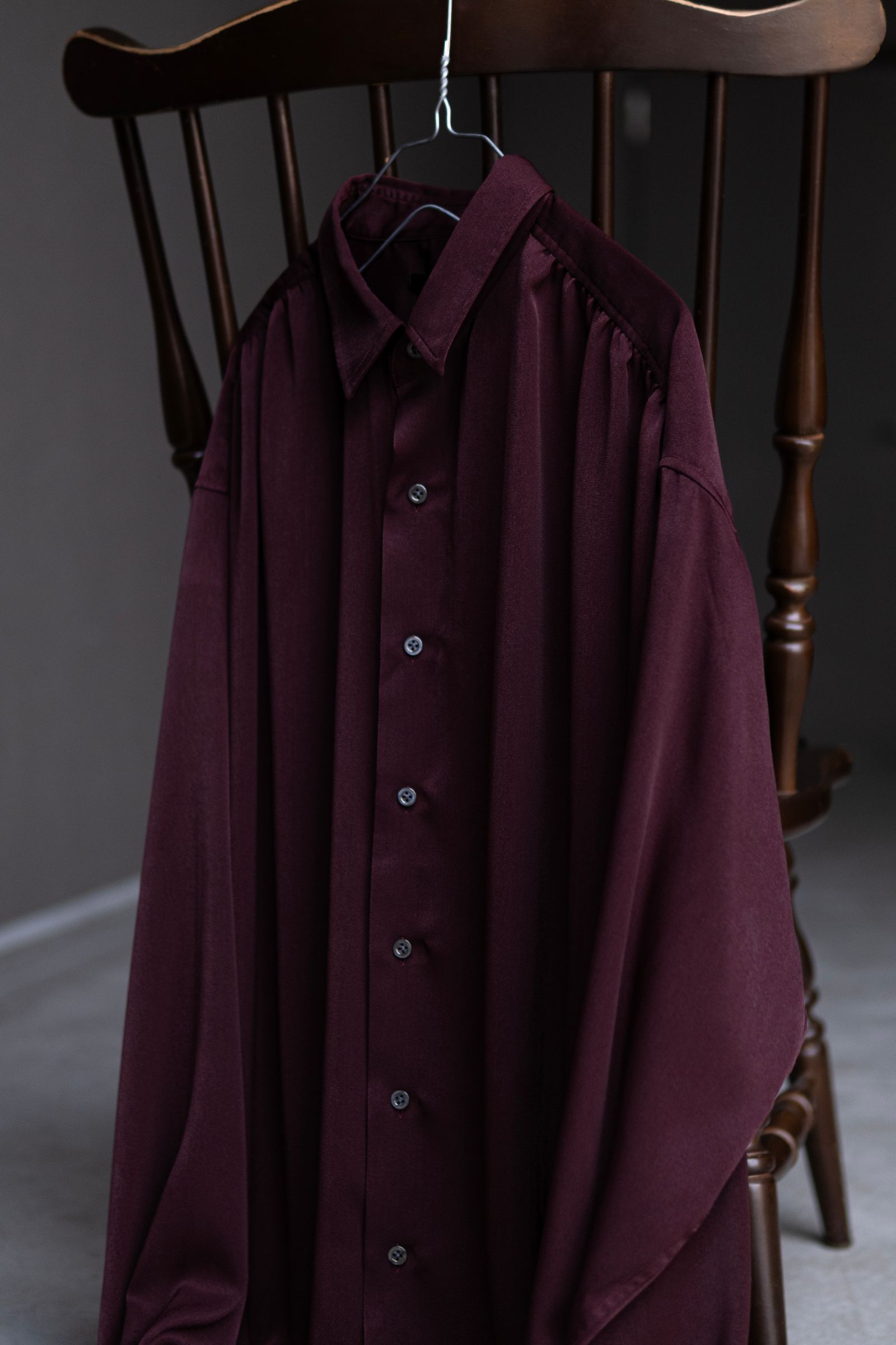 HUSH GATHER L/S SHIRT / BORDEAUX