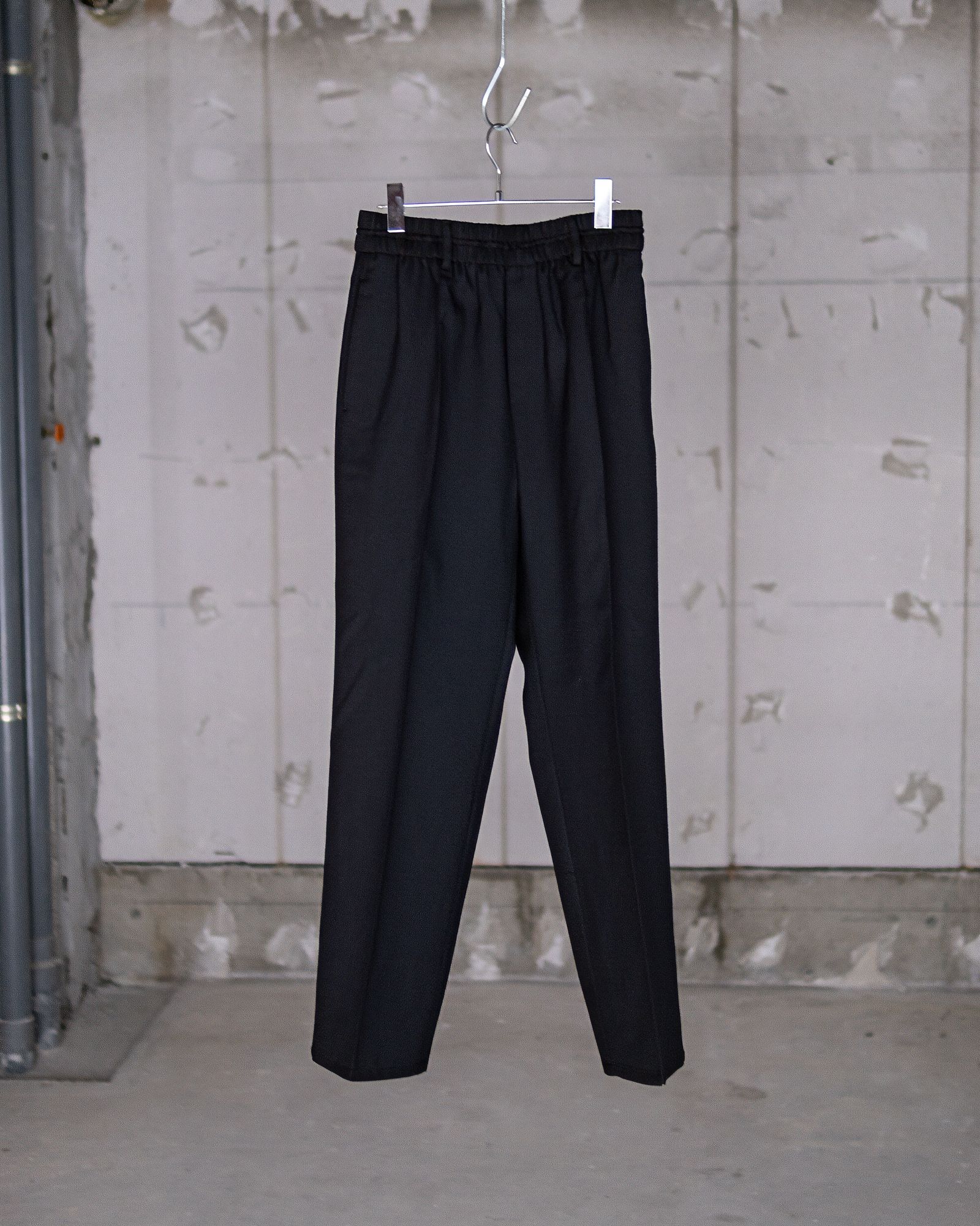 "REL" WOOL POLYESTER TWILL / BLACK