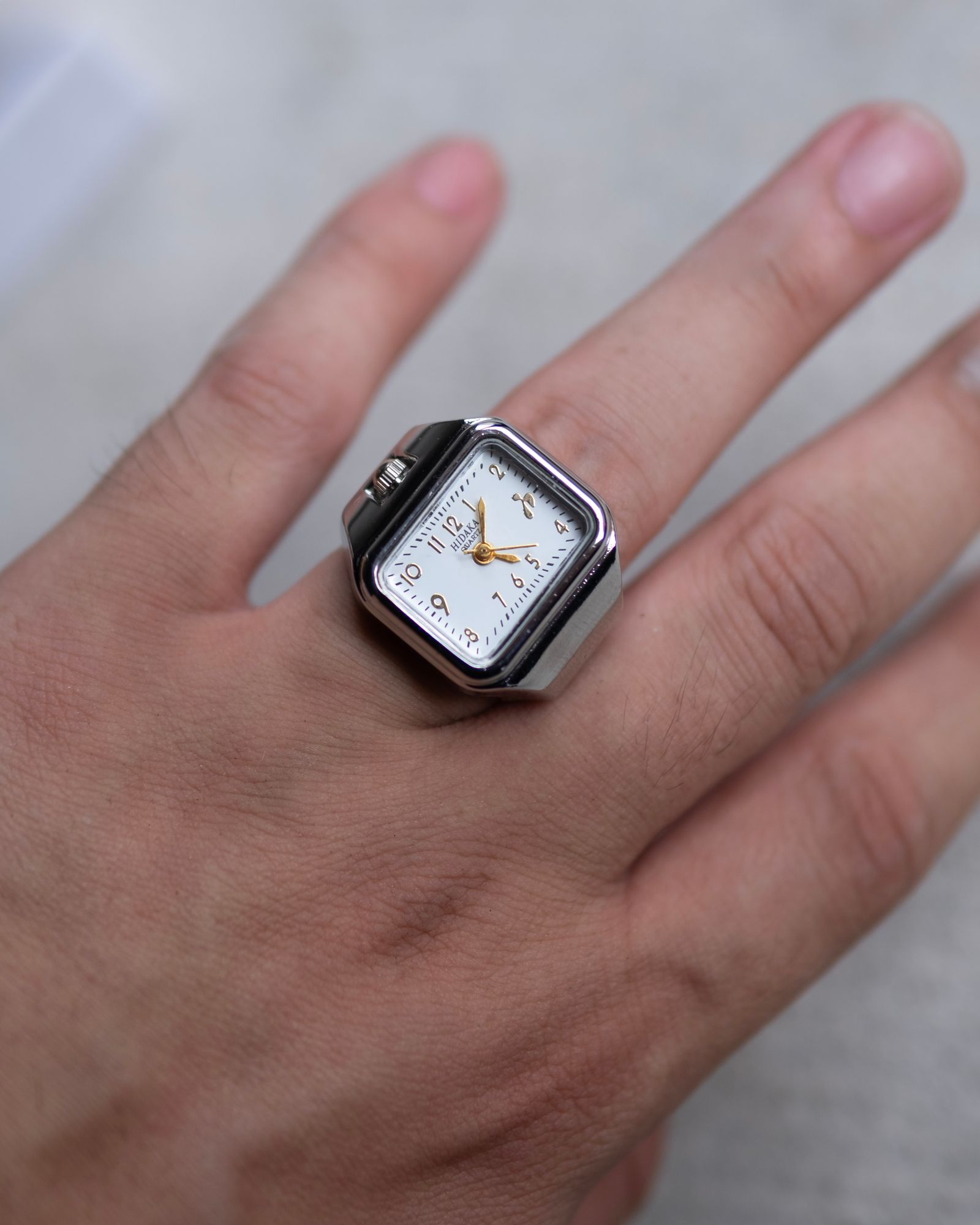 E/W Ring Watch / Silver/White