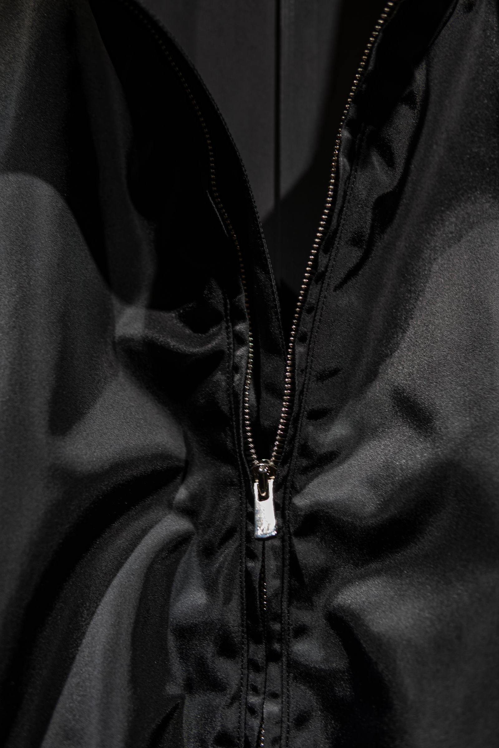 【LIMITED EDITION】fish tale windbreaker