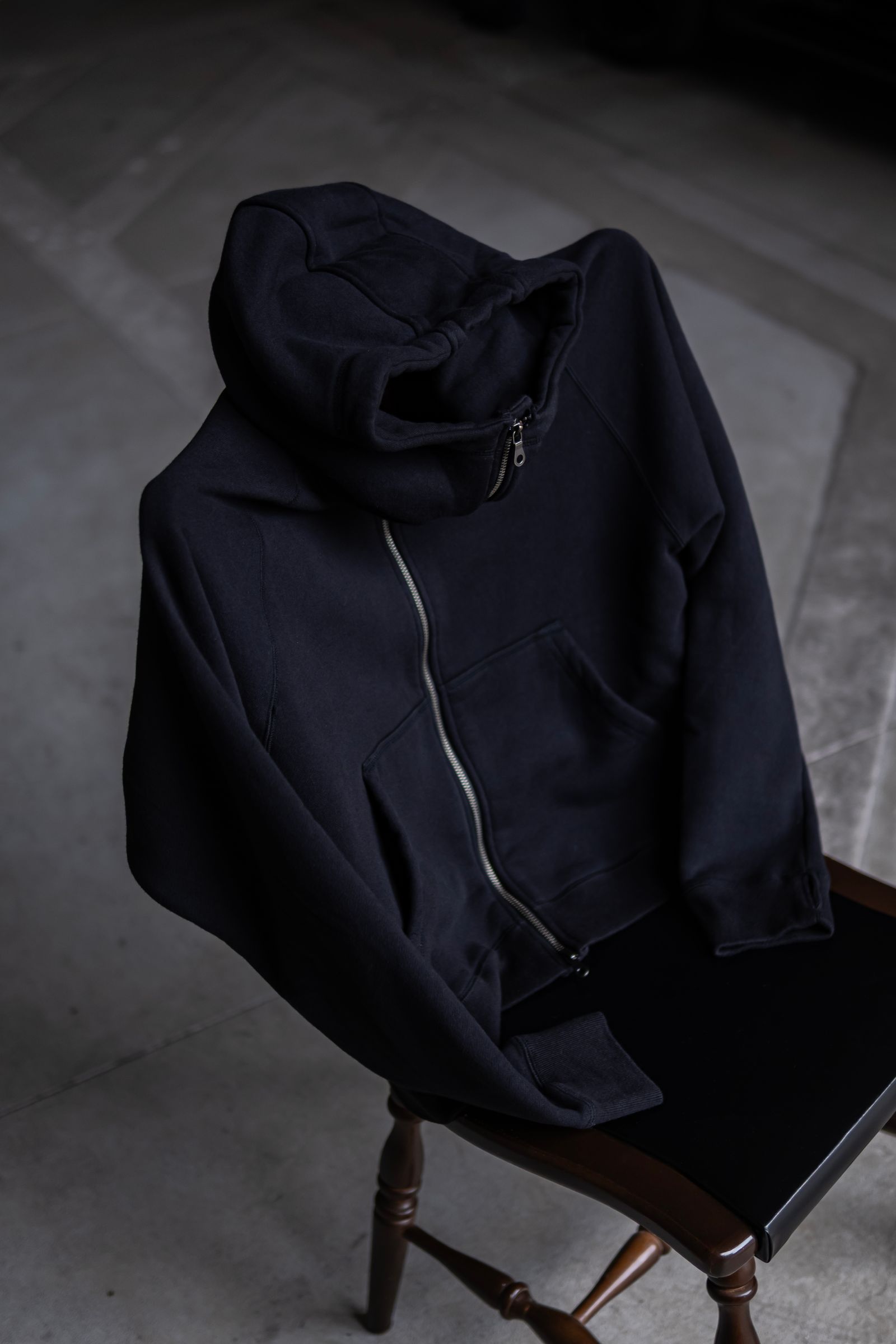 CROPPED BRUSHED HOODIE / BLACK