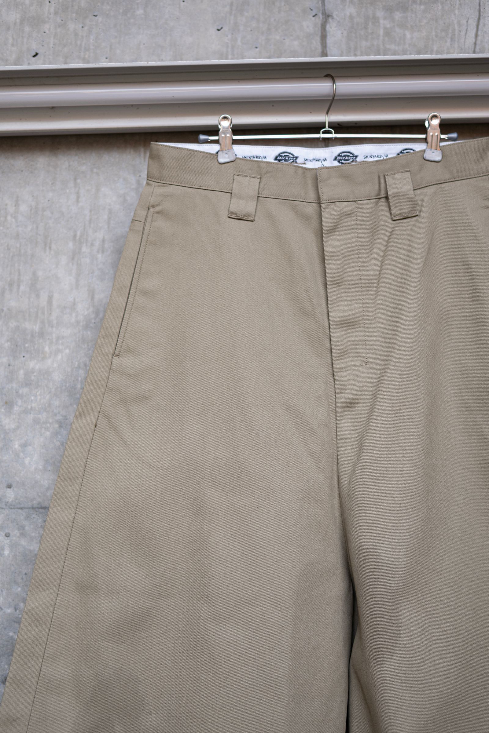 【SHINYAKOZUKA×Dickies】LOOSE WITH DICKIES / KHAKI