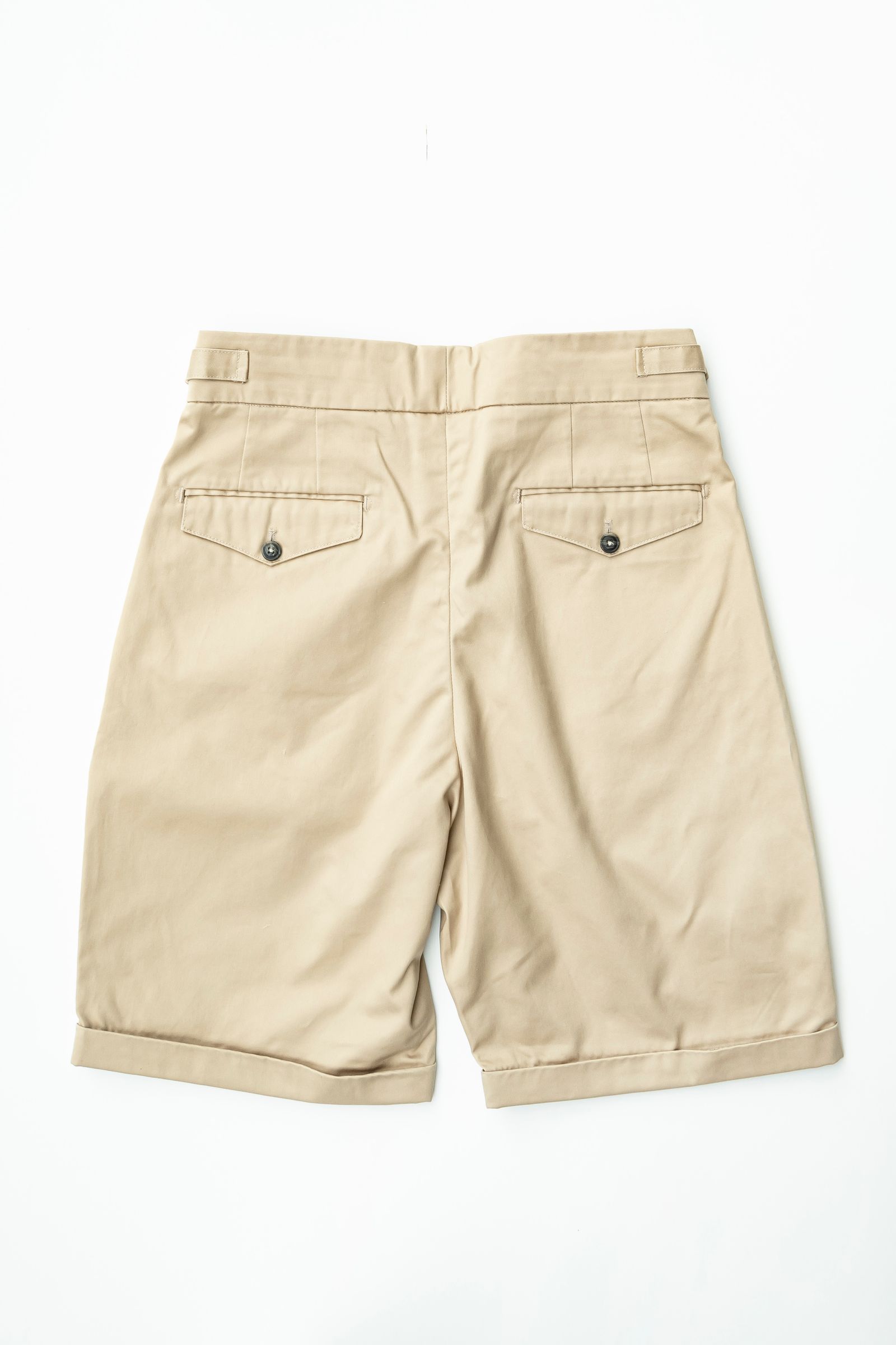 NEW 2TUCK BELTLESS SHORTS COLD MARCED / KHAKI