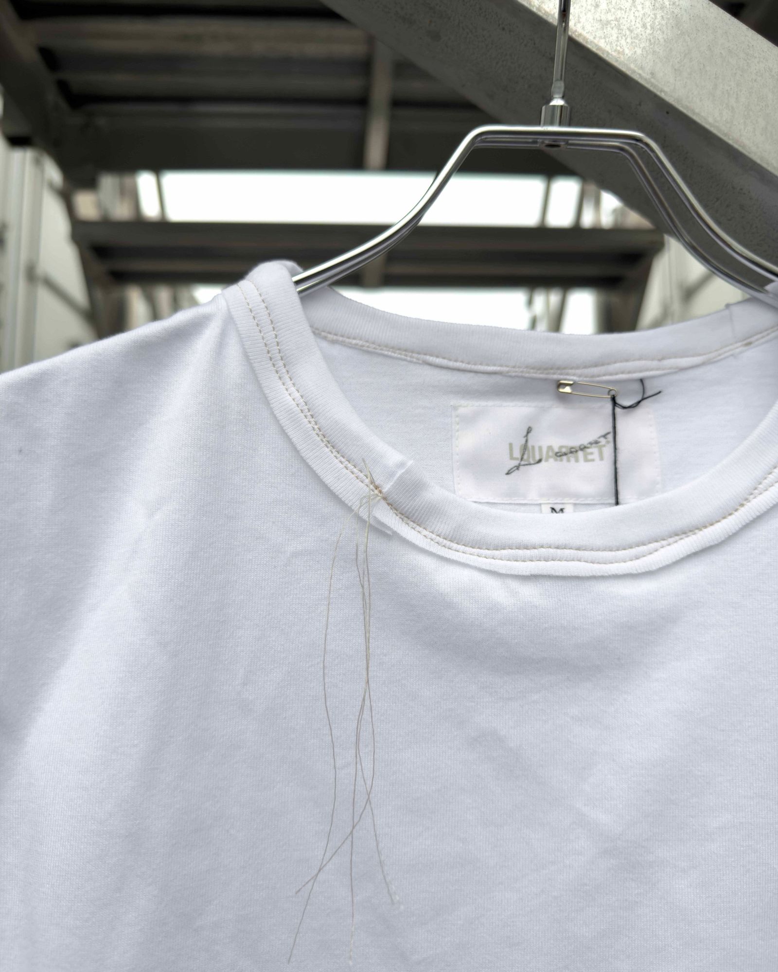 “TUGIHAGI” Neck Sleeveless / White