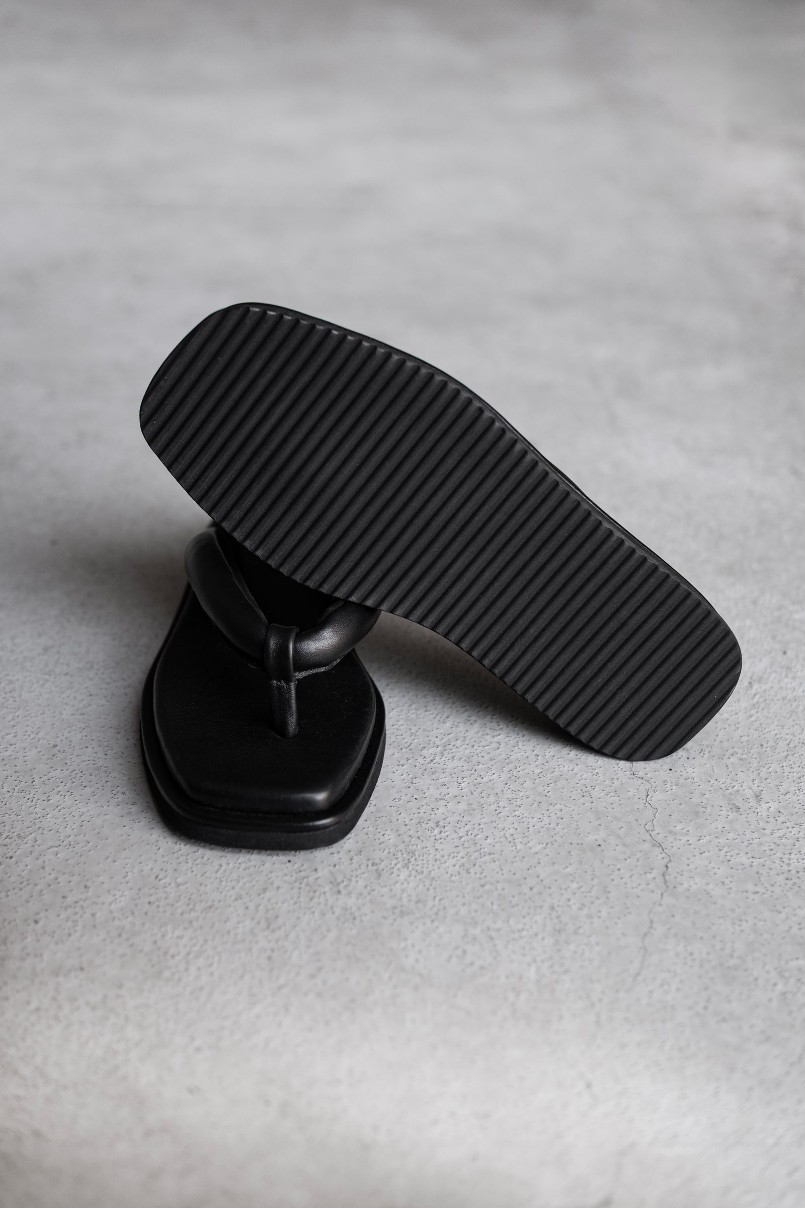 Mixed tong sandals / Black
