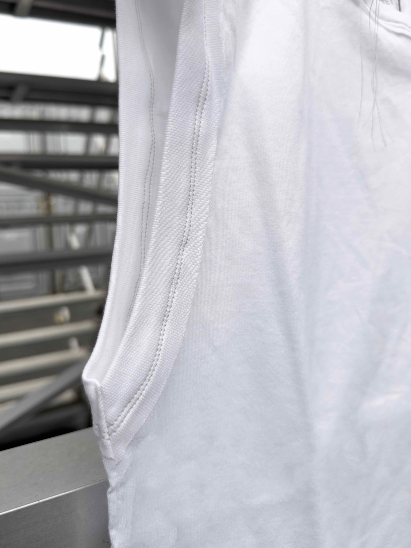 “TUGIHAGI” Neck Sleeveless / White