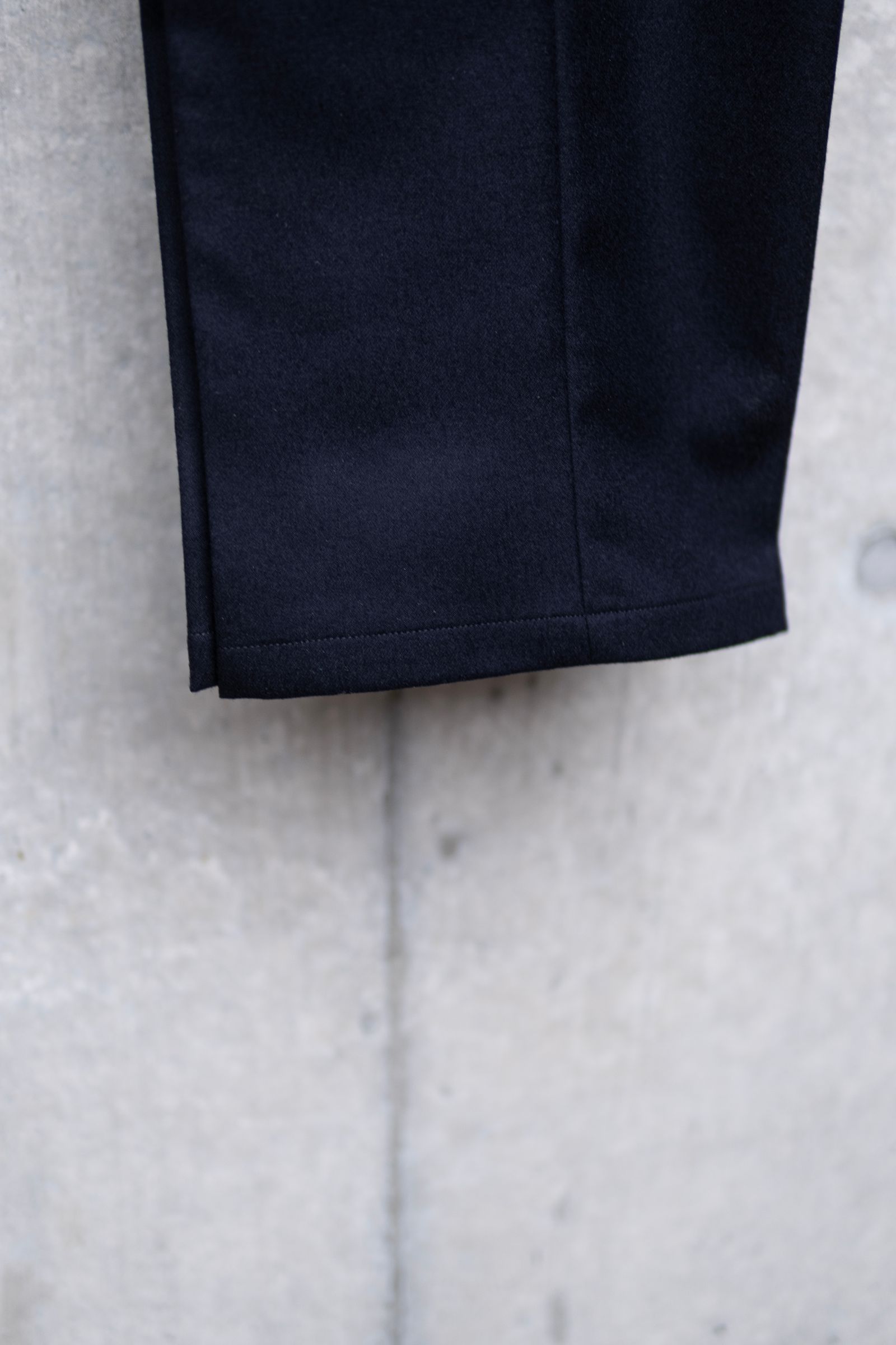 Code embroidery trousers / nvy