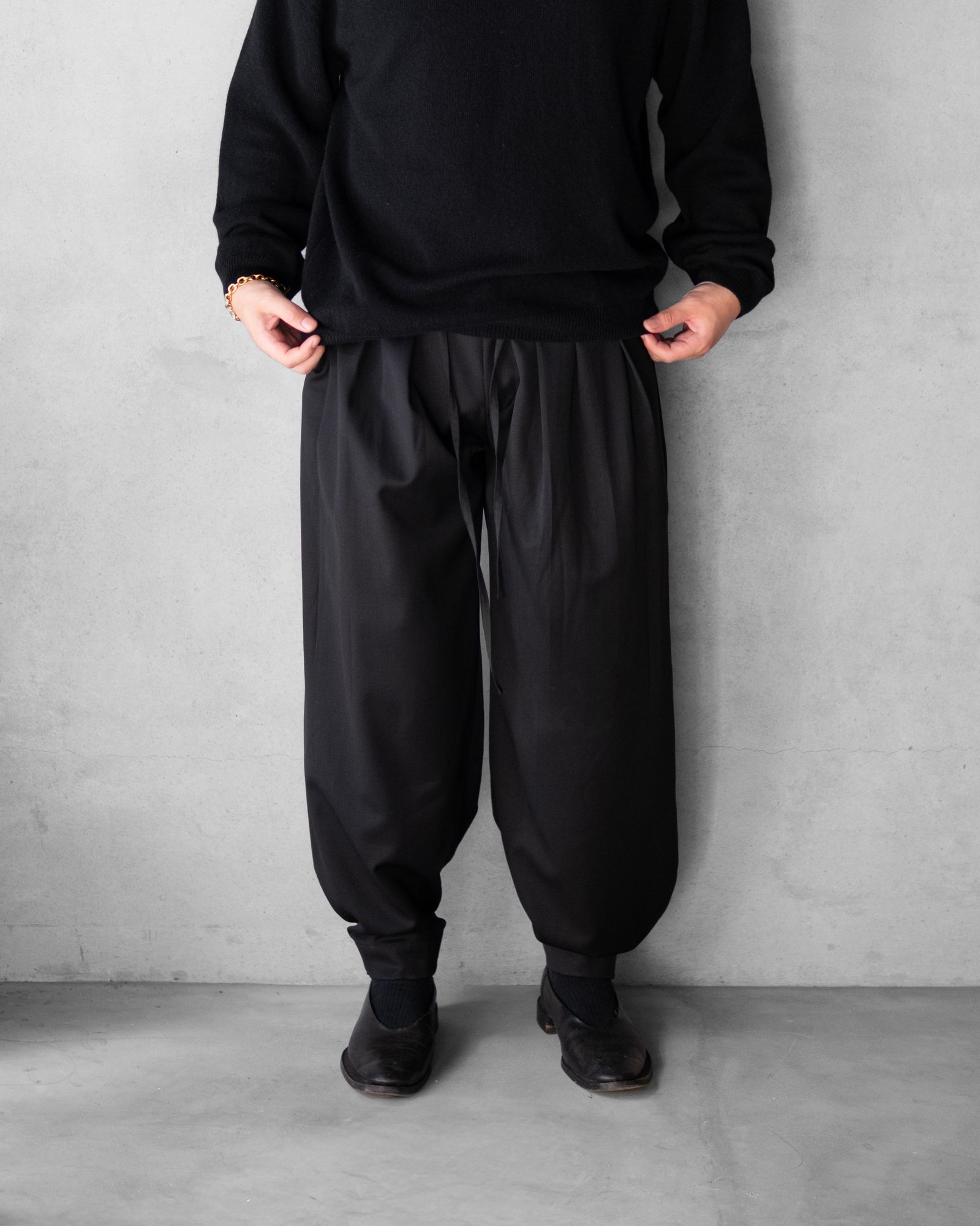3-Tuck Wide Slacks / Black
