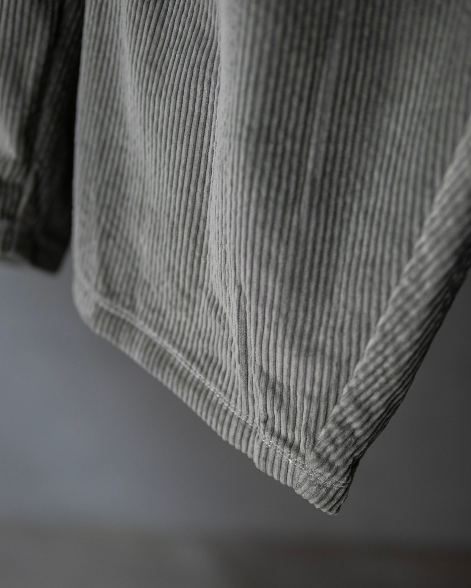 STRUCTURE BARREL TROUSERS / Khaki